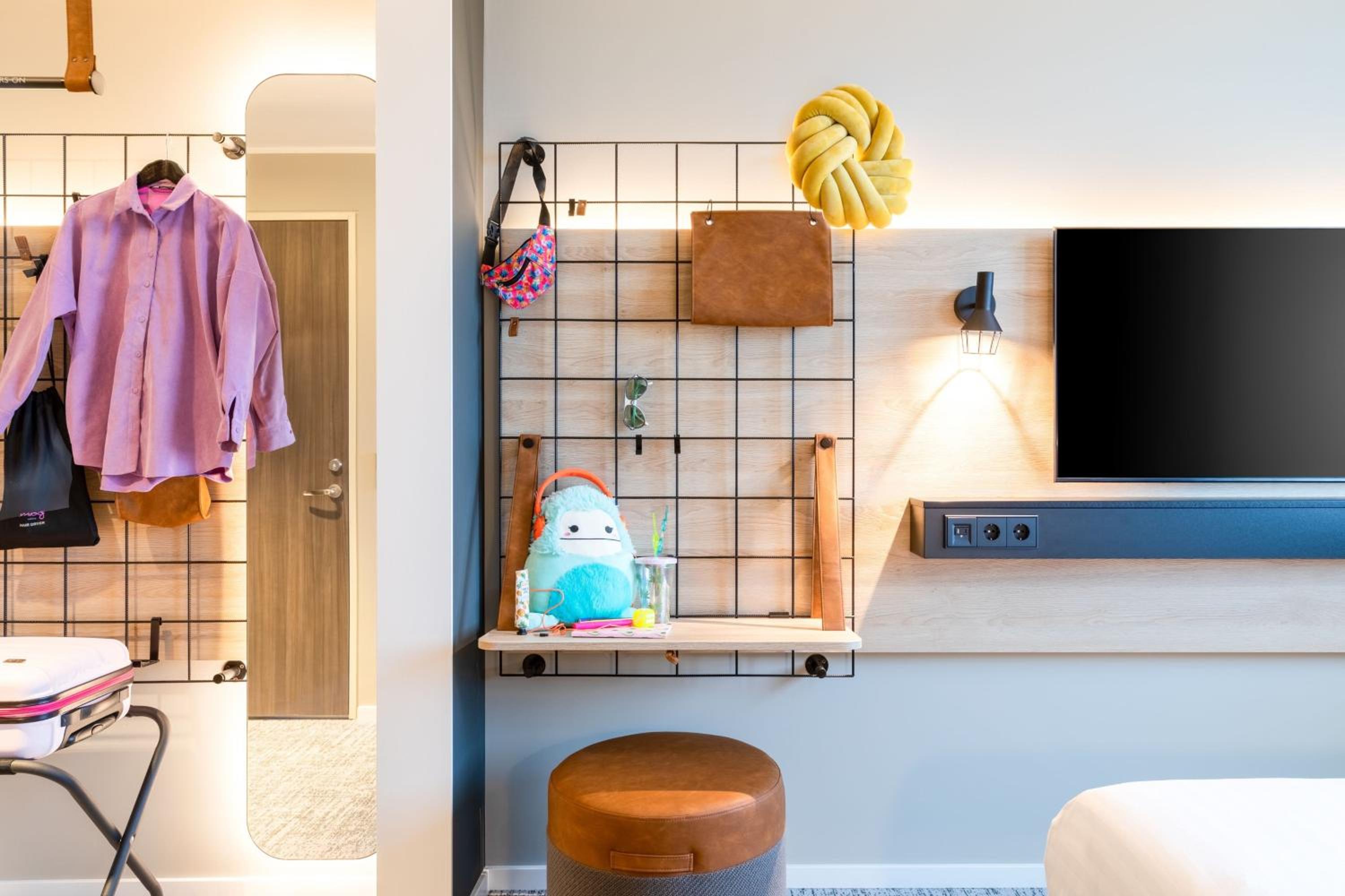 Moxy Queen Room - Photo 7