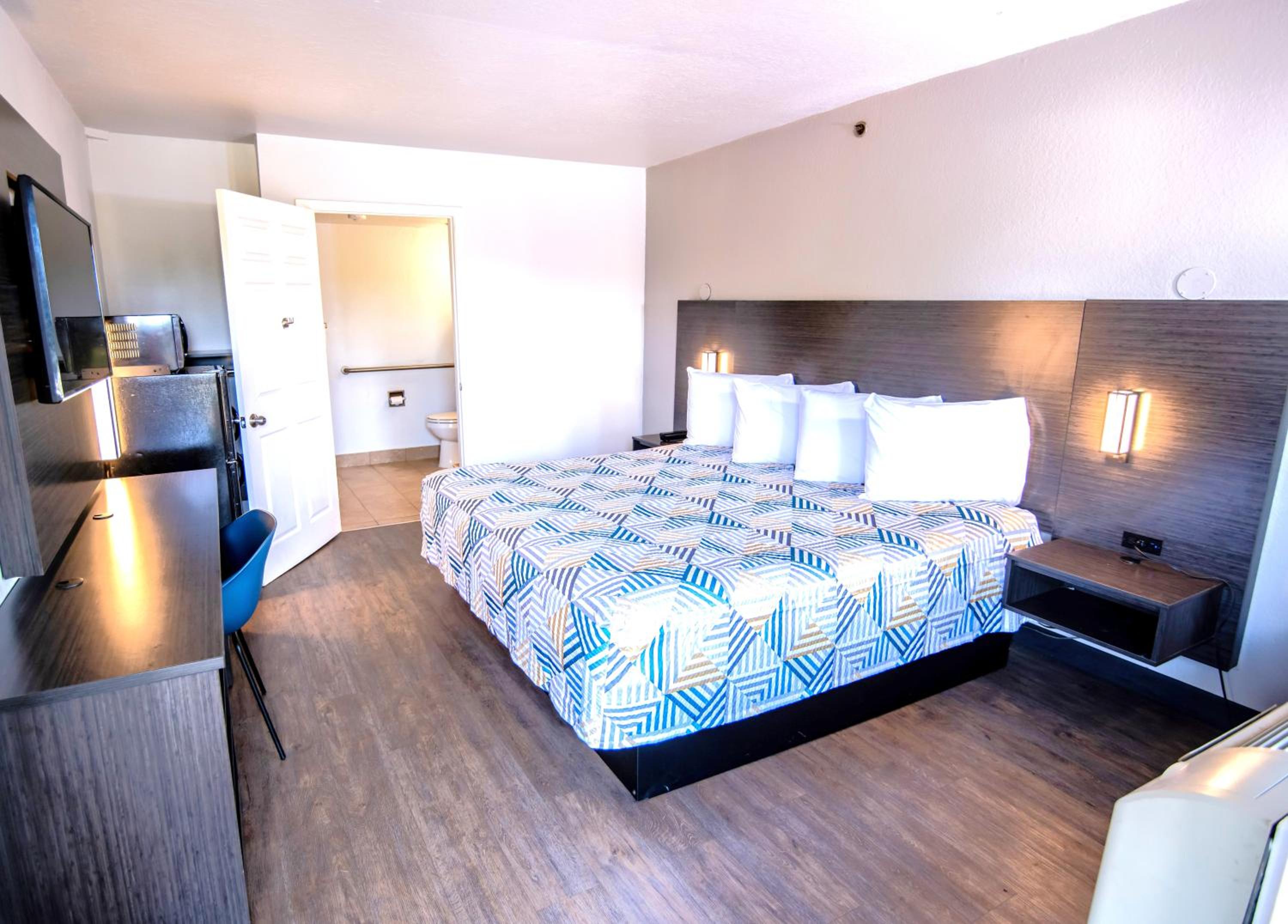King Room - Disability Access - Photo 4