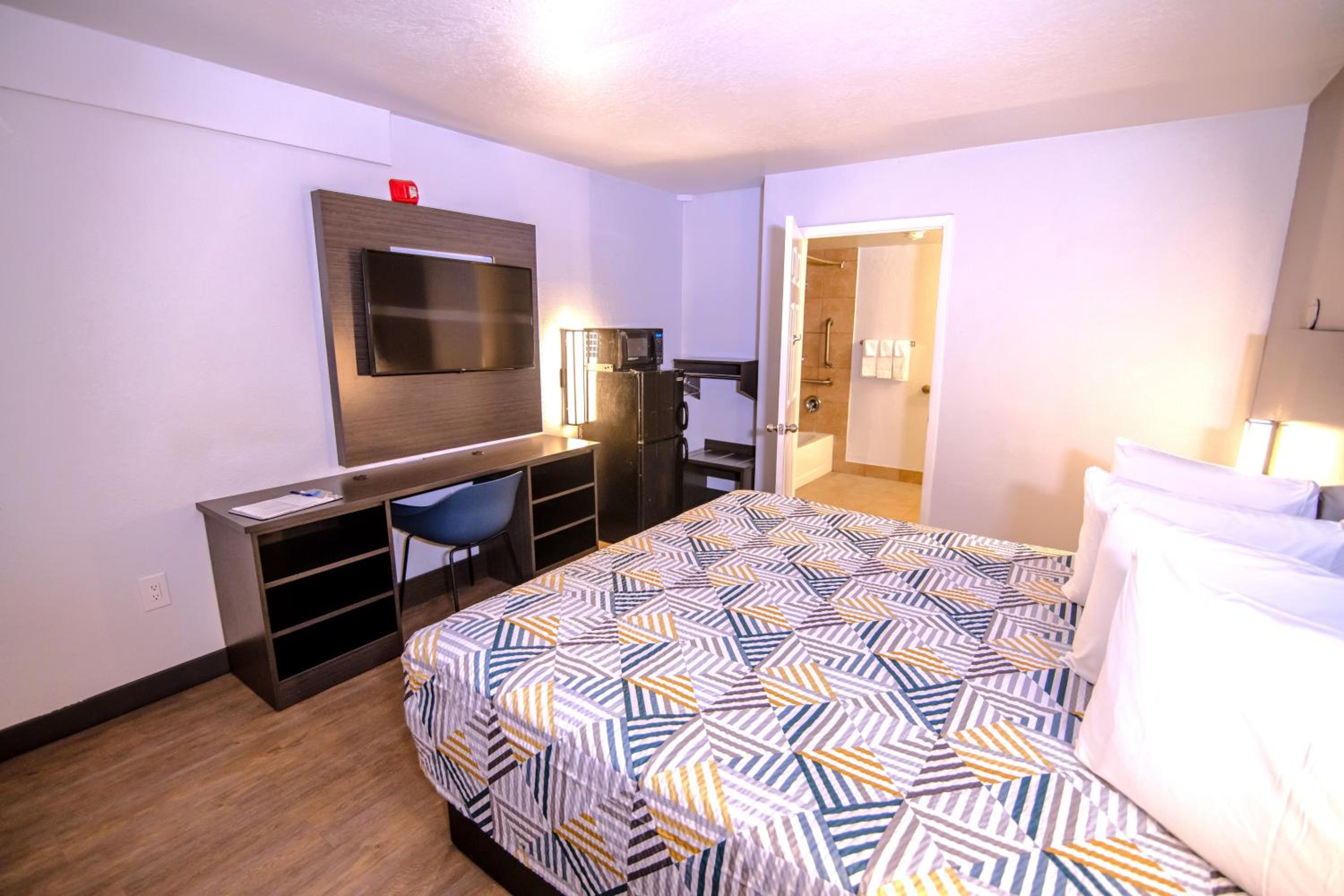 King Room - Disability Access - Photo 3
