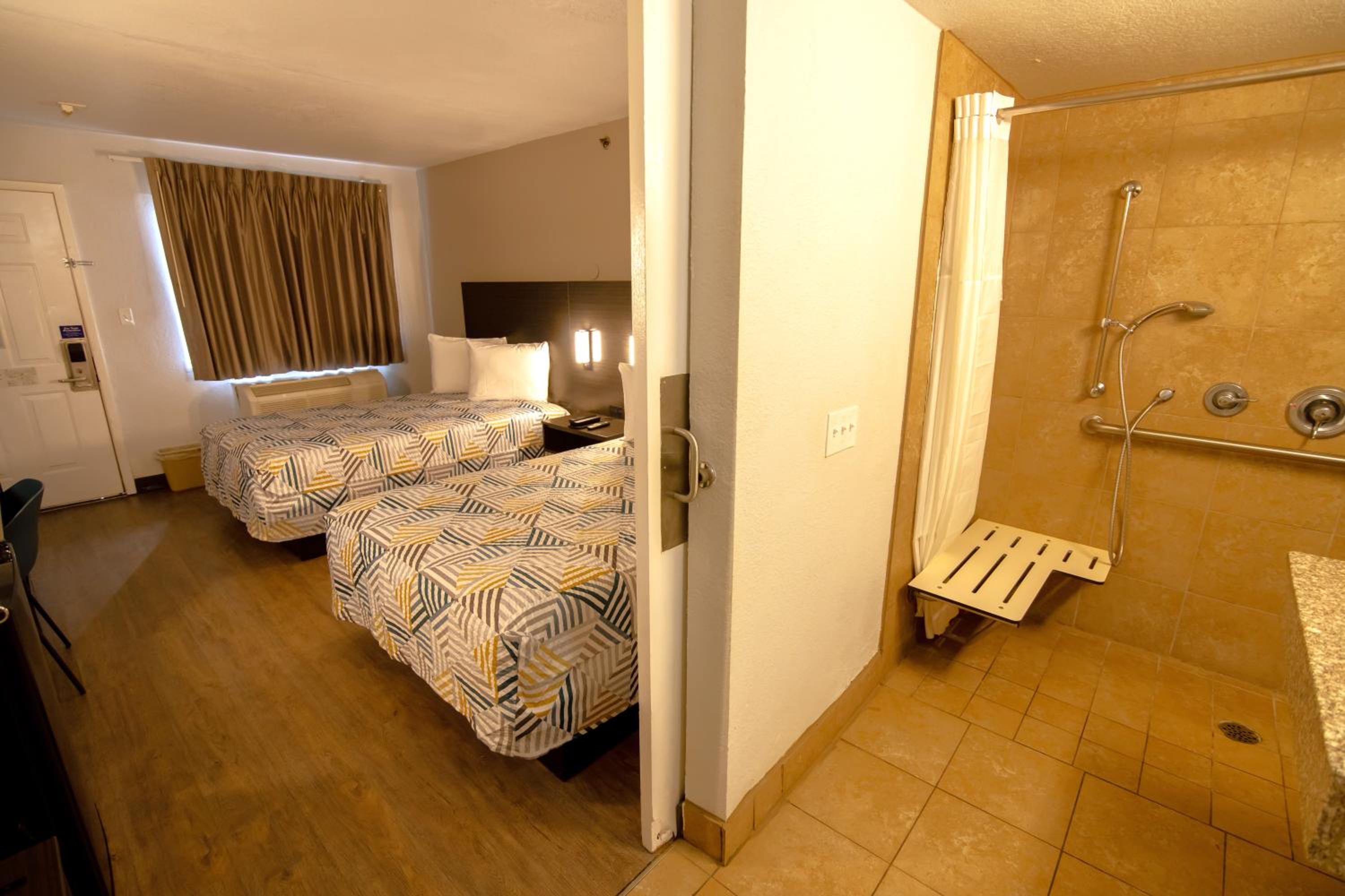 Double Room - Disability Access - Photo 8