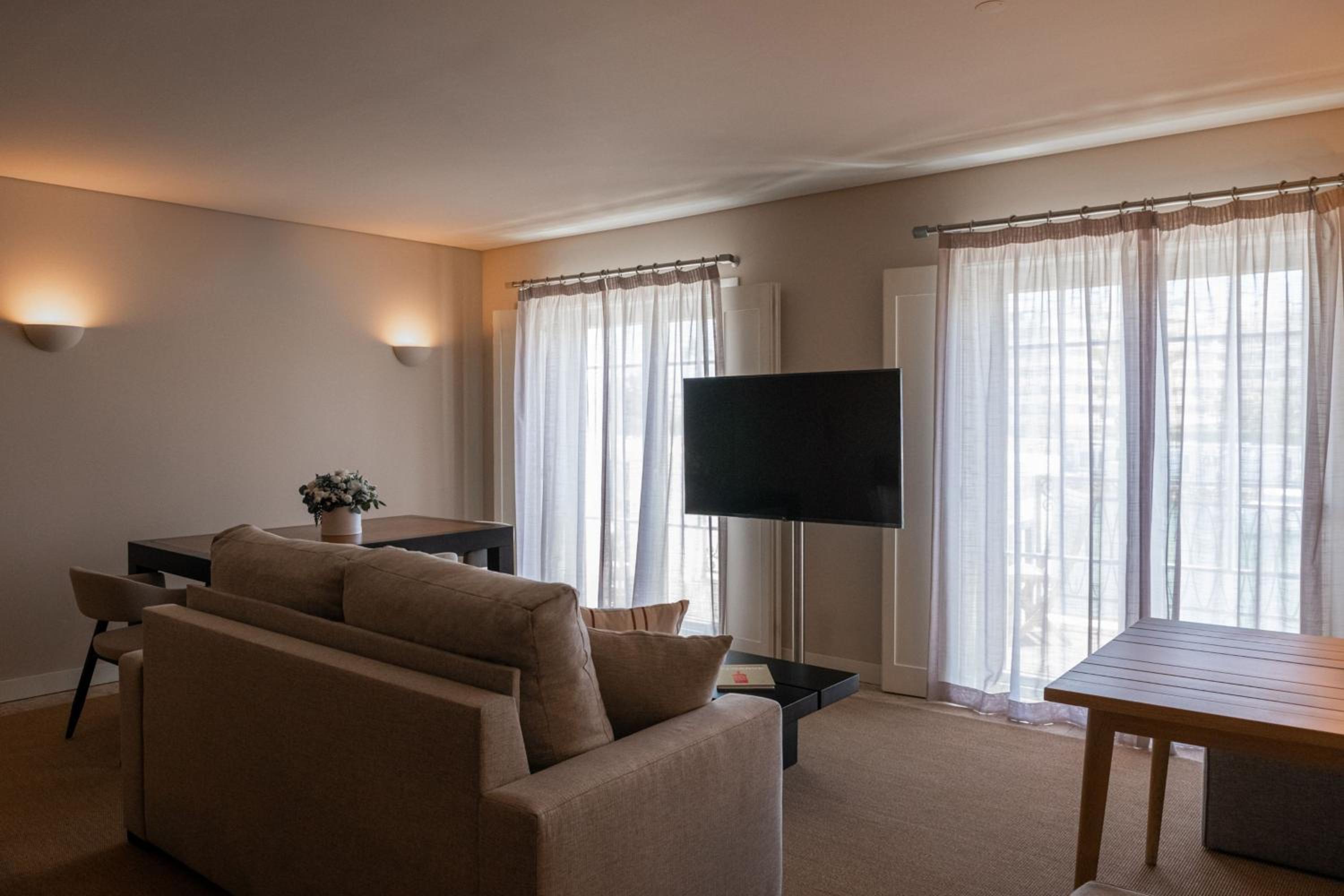 Elite Sapphire One Bedroom Residence - Photo 10