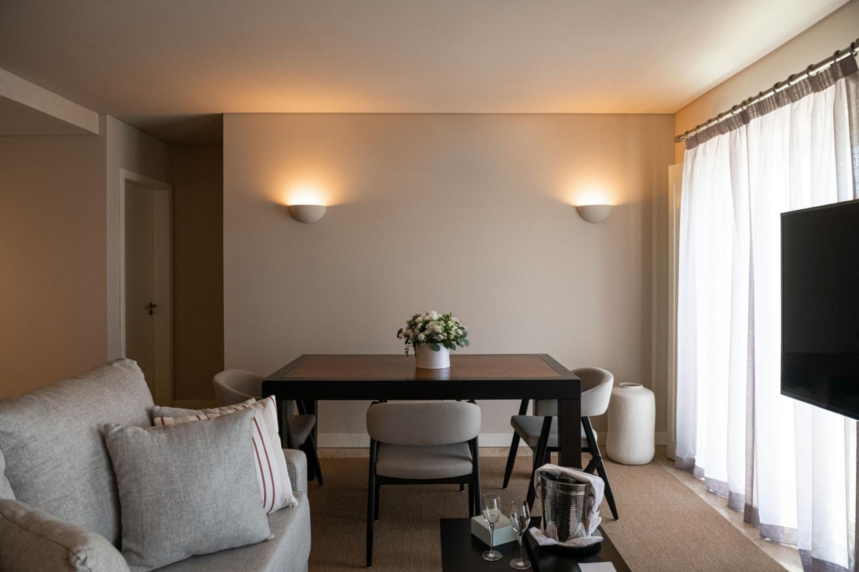 Elite Sapphire Two Bedroom Residence - Photo 2