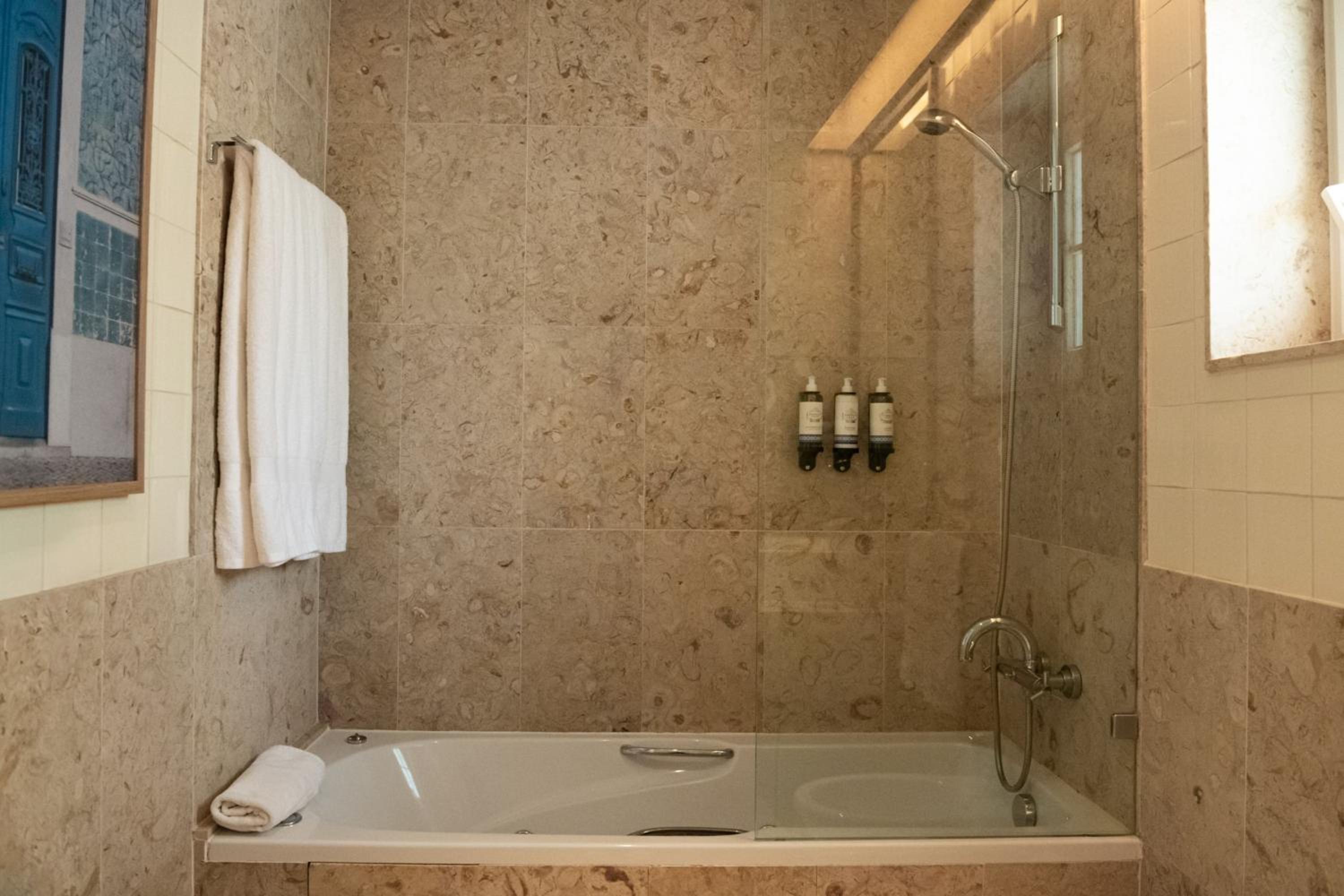 Elite Sapphire One Bedroom Residence - Photo 12