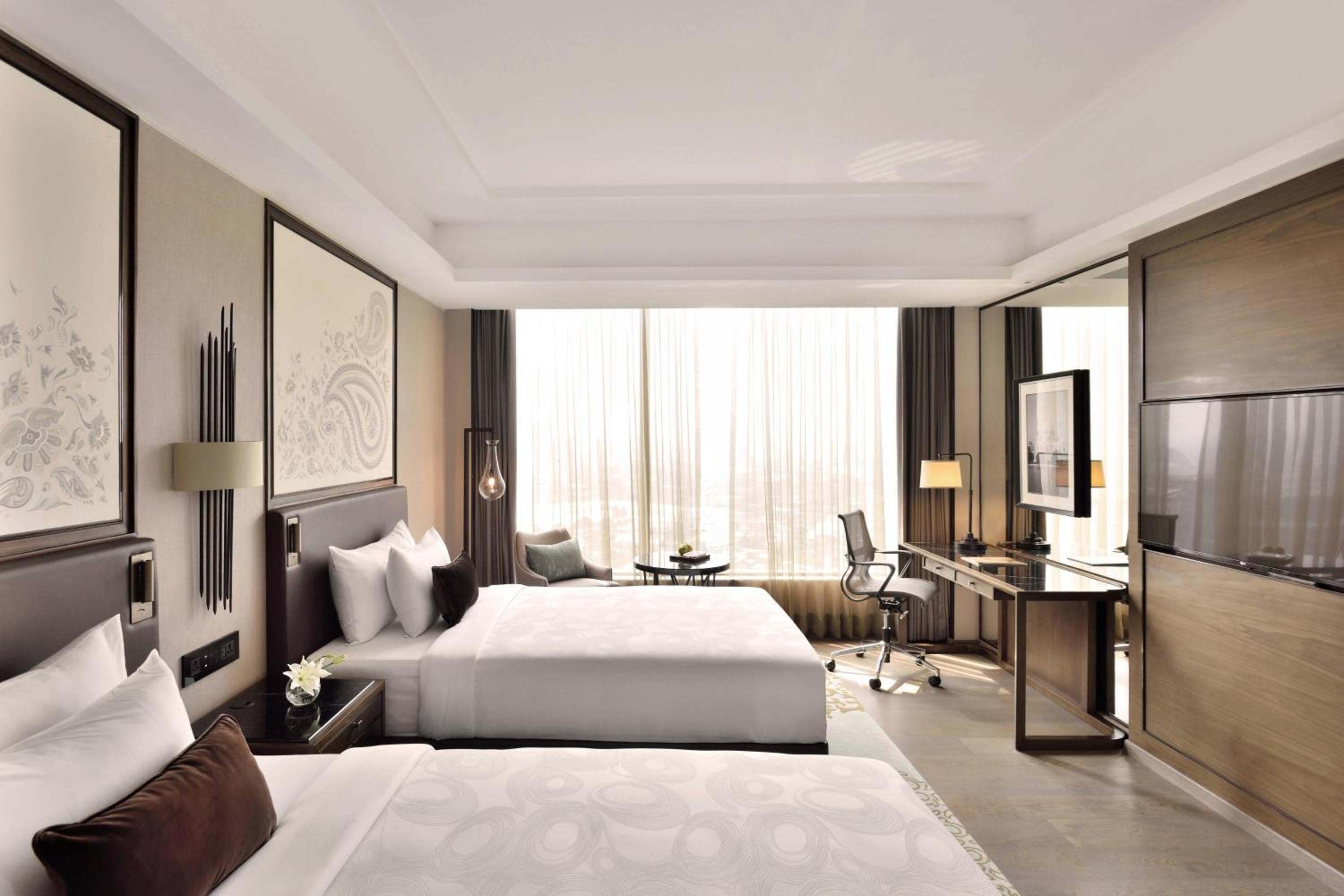 Executive King room with Lounge Access & One way Airport Transfer