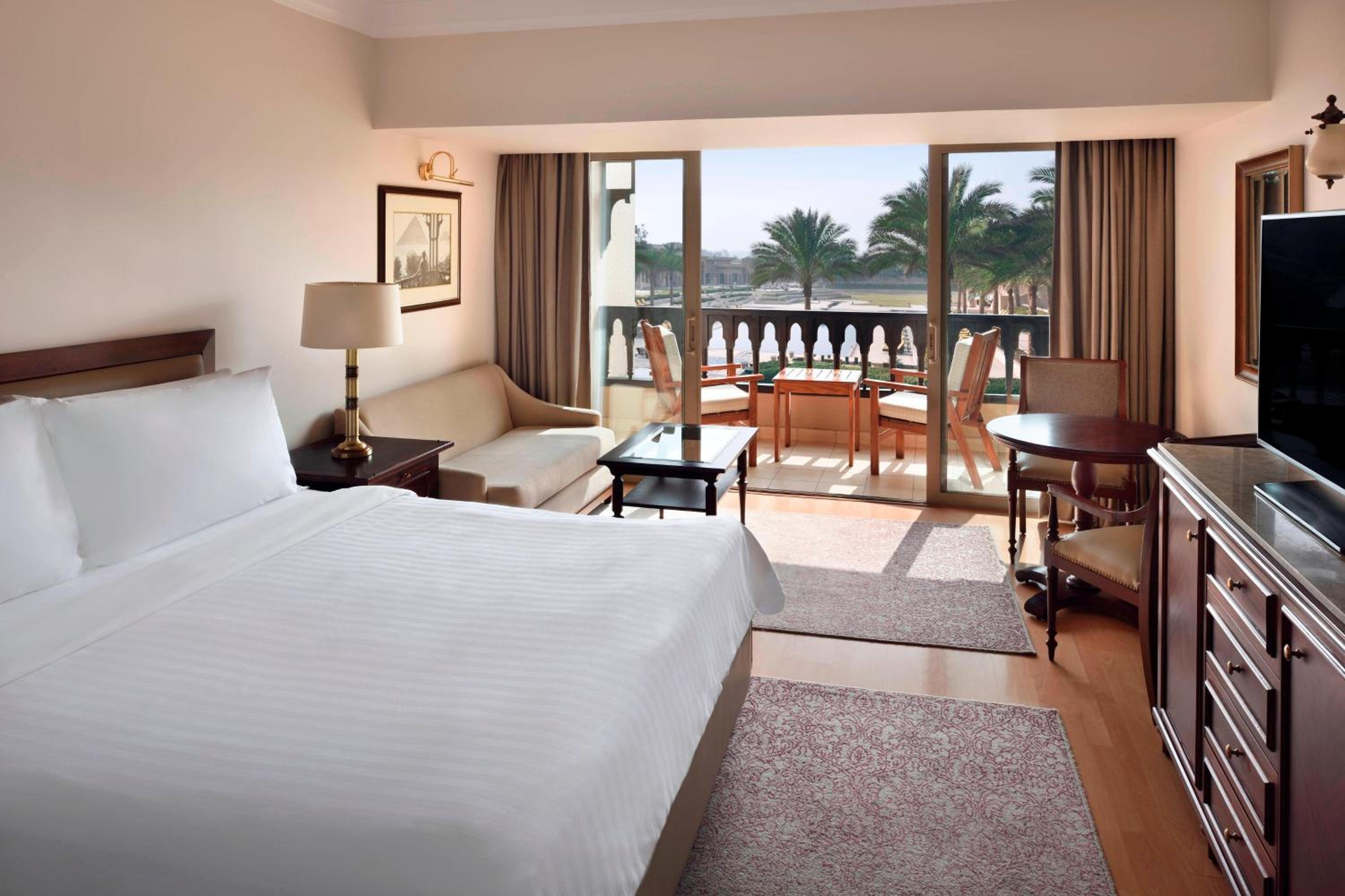 Deluxe Garden View Room, Guest room, 1 King, Garden view, Balcony