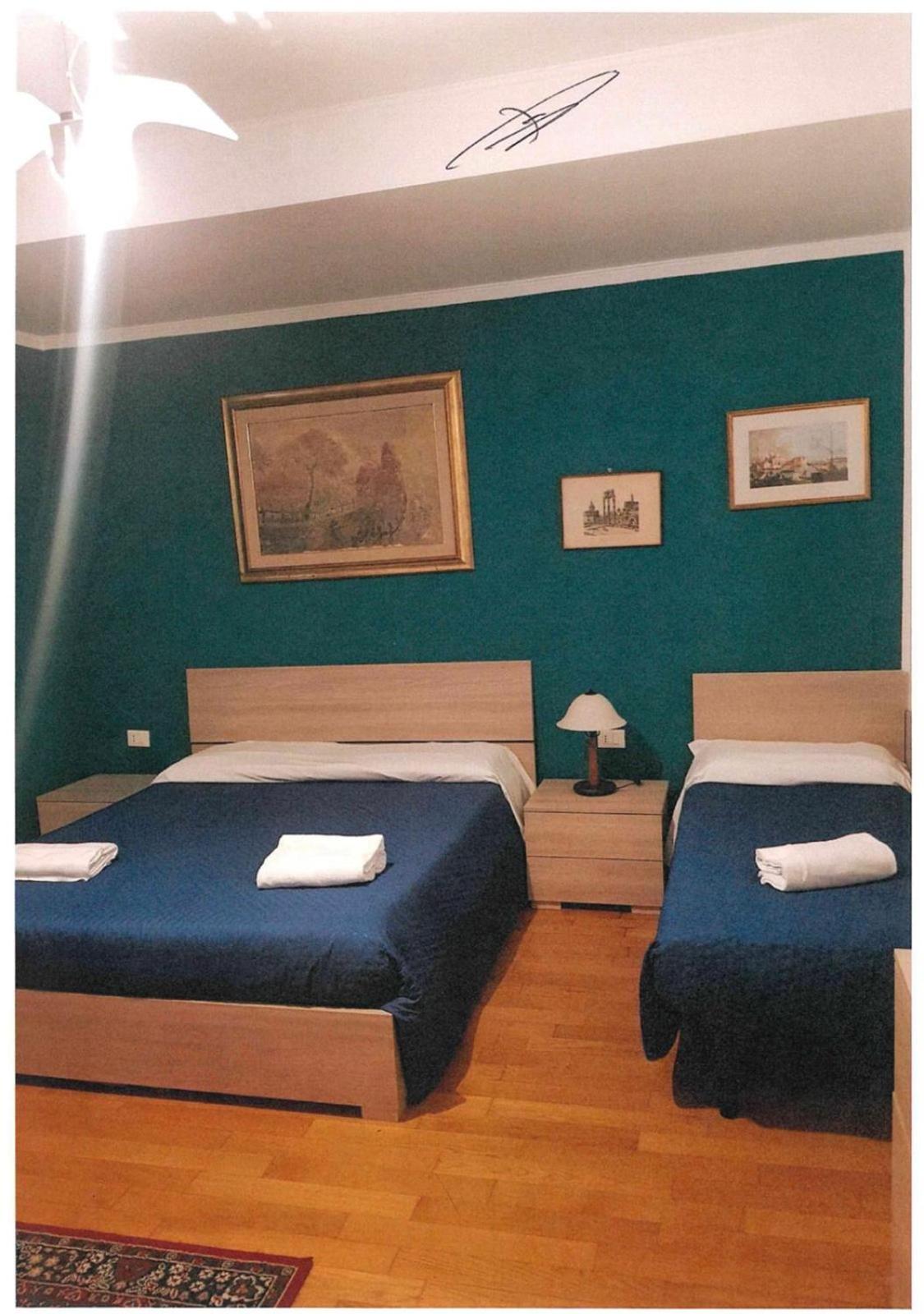 Basic Triple Room with Shared Bathroom