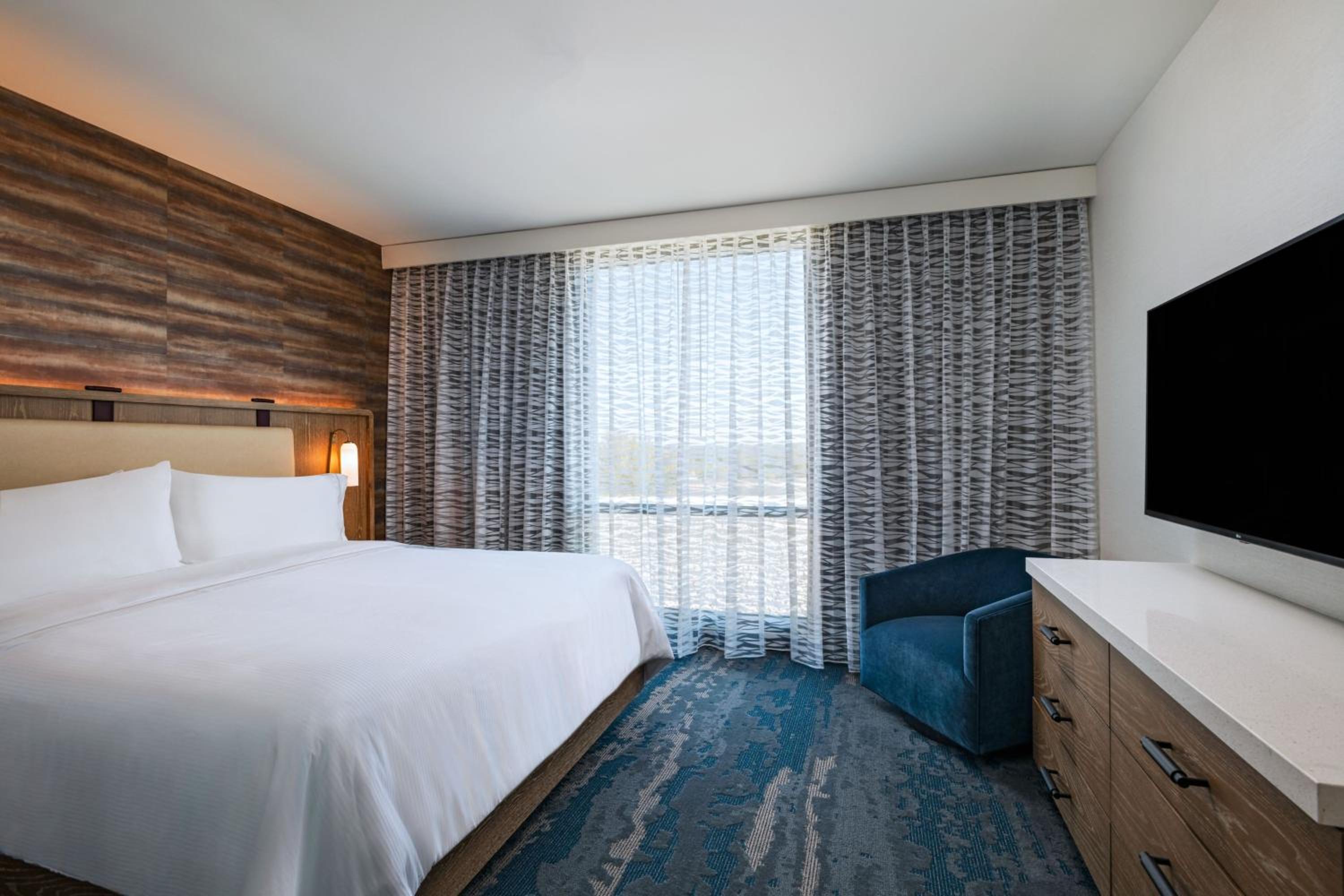 Junior King Suite
