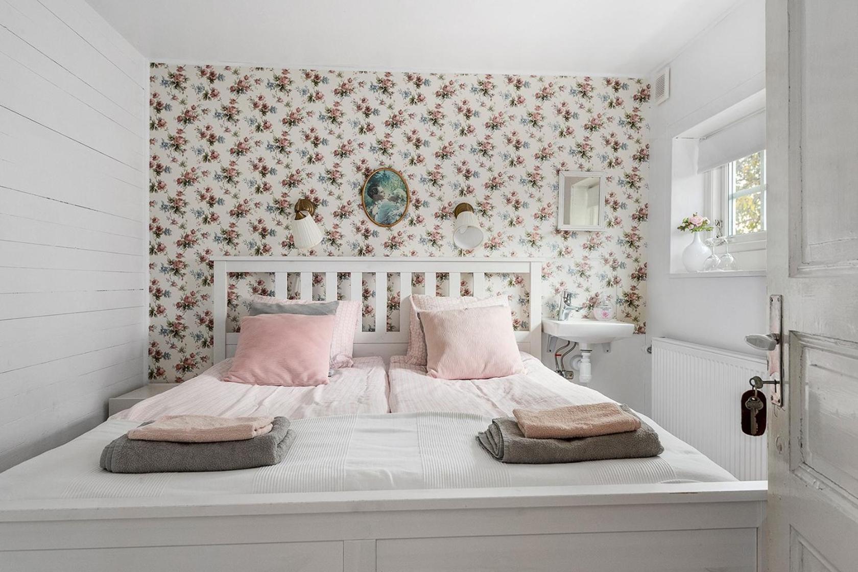 Double Room with Shared Bathroom photo 1