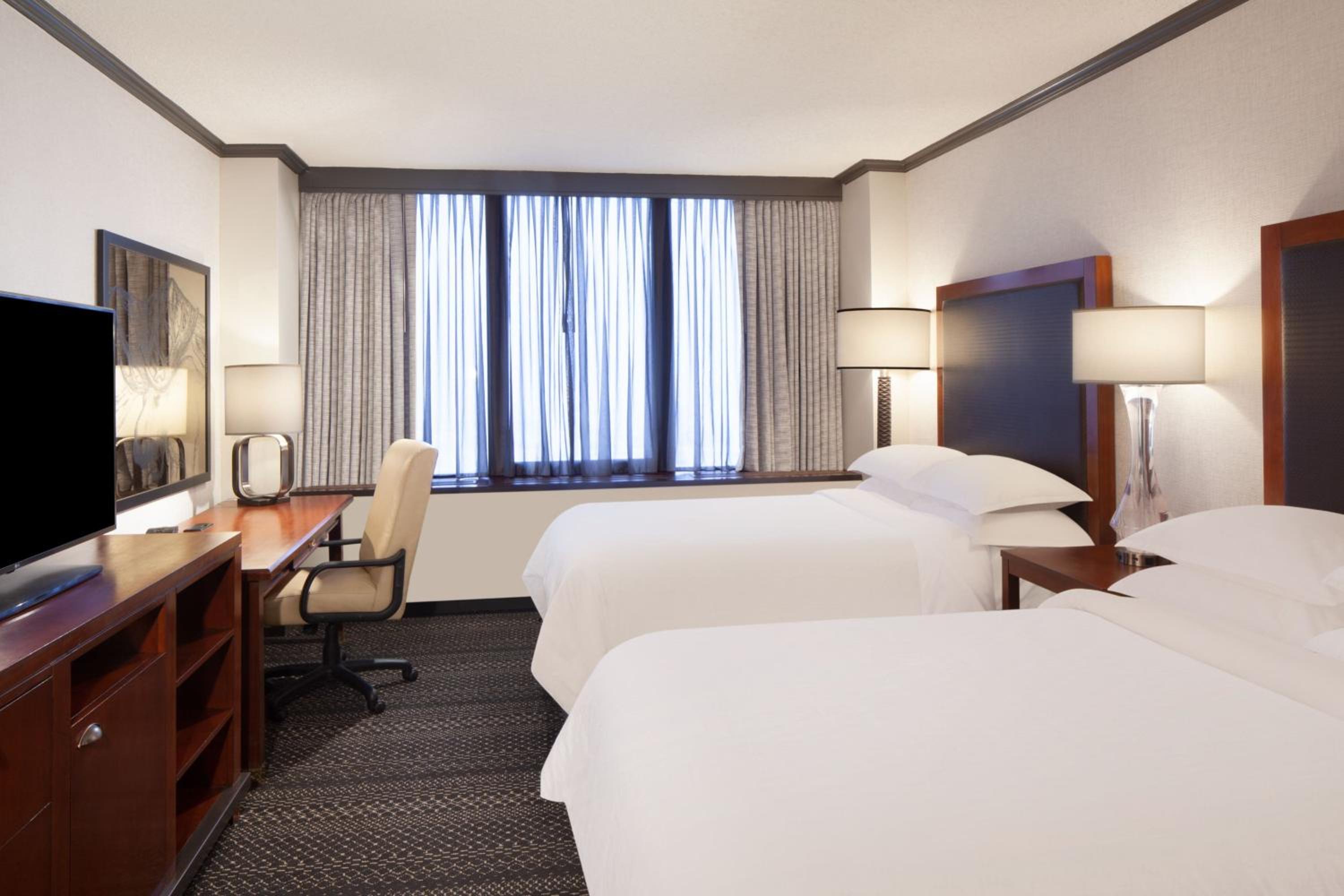 Deluxe, Guest room, 2 Double, Mountain or Bay view, High floor - Photo 3