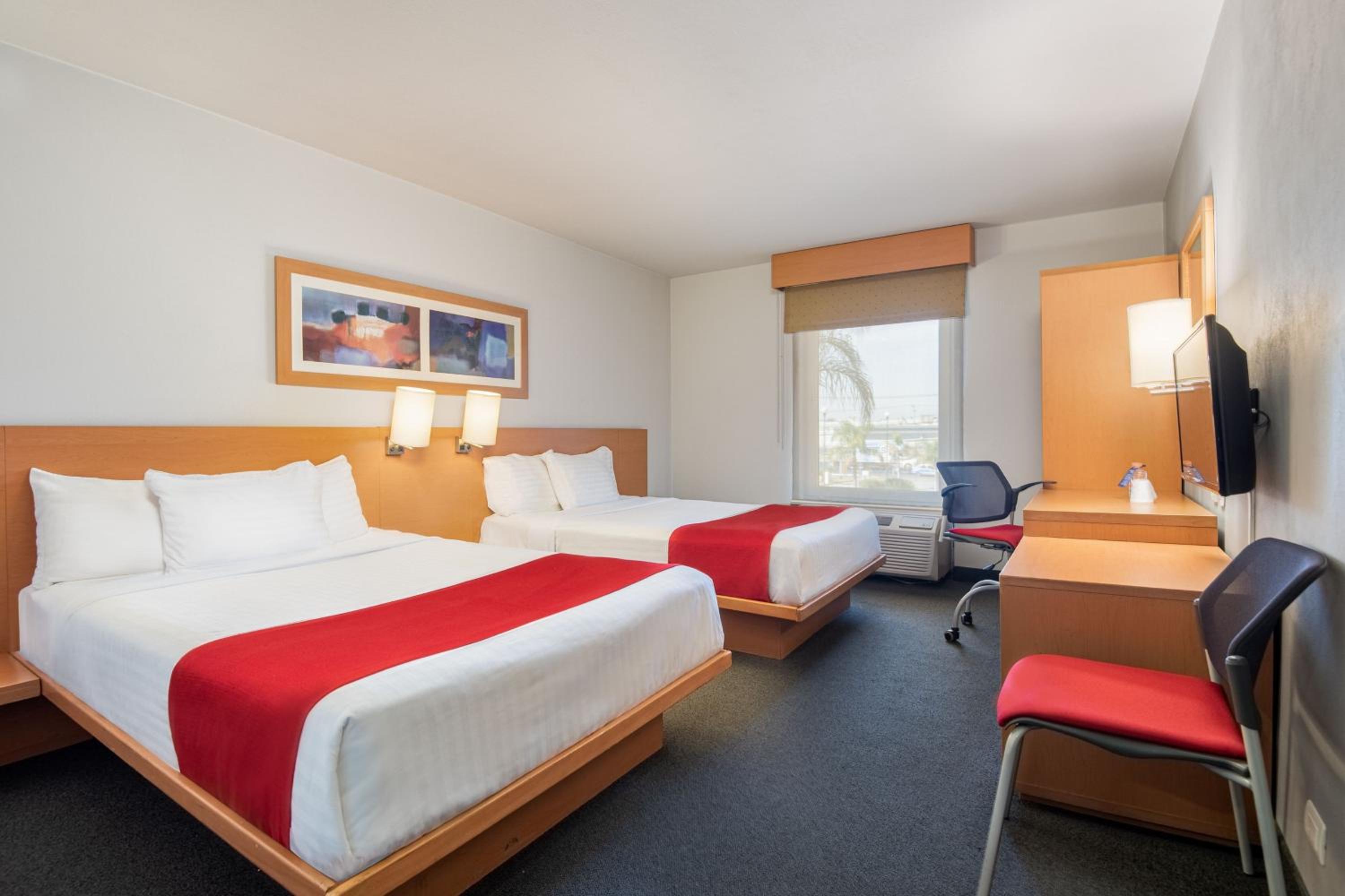 Double Room with Two Double Beds - Photo 9