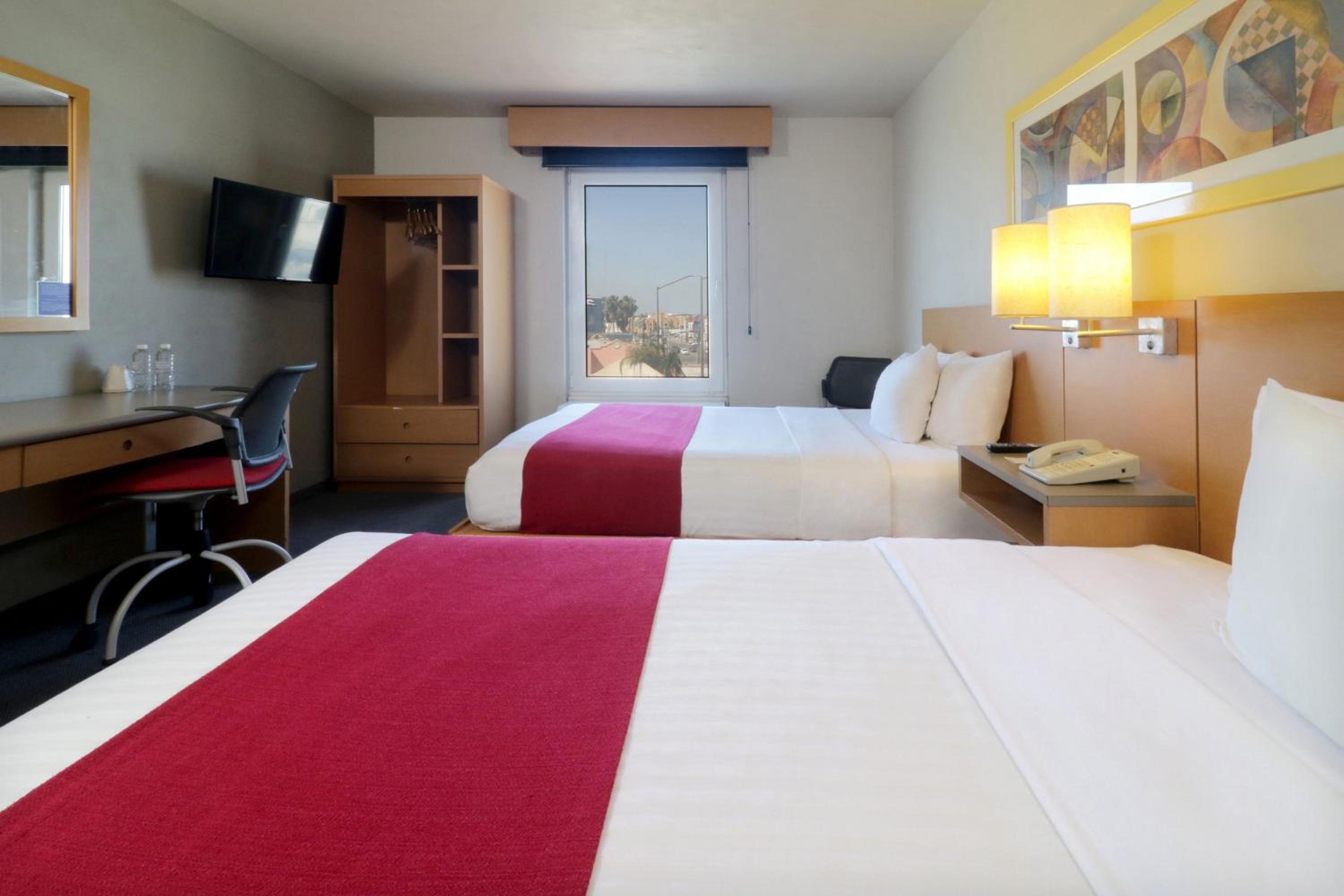 Double Room with Two Double Beds - Photo 4