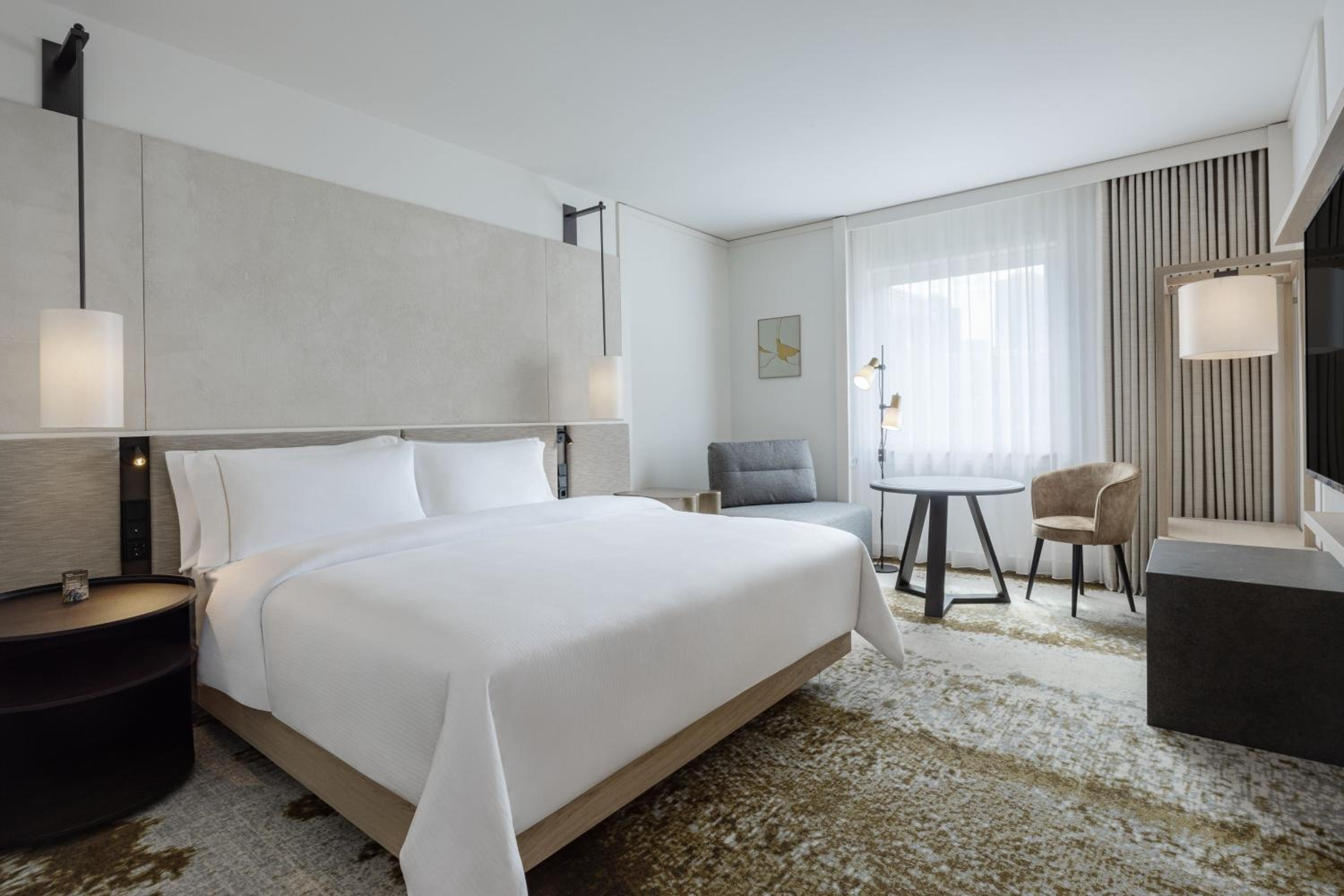 Deluxe King Room - Photo 3
