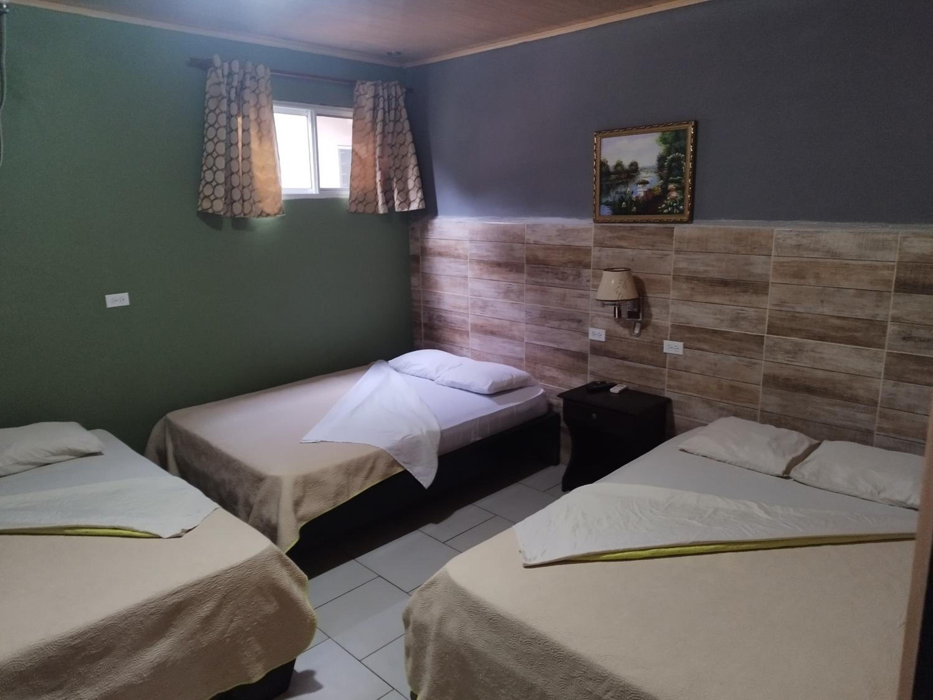 Triple Room With Private Bathroom photo 2