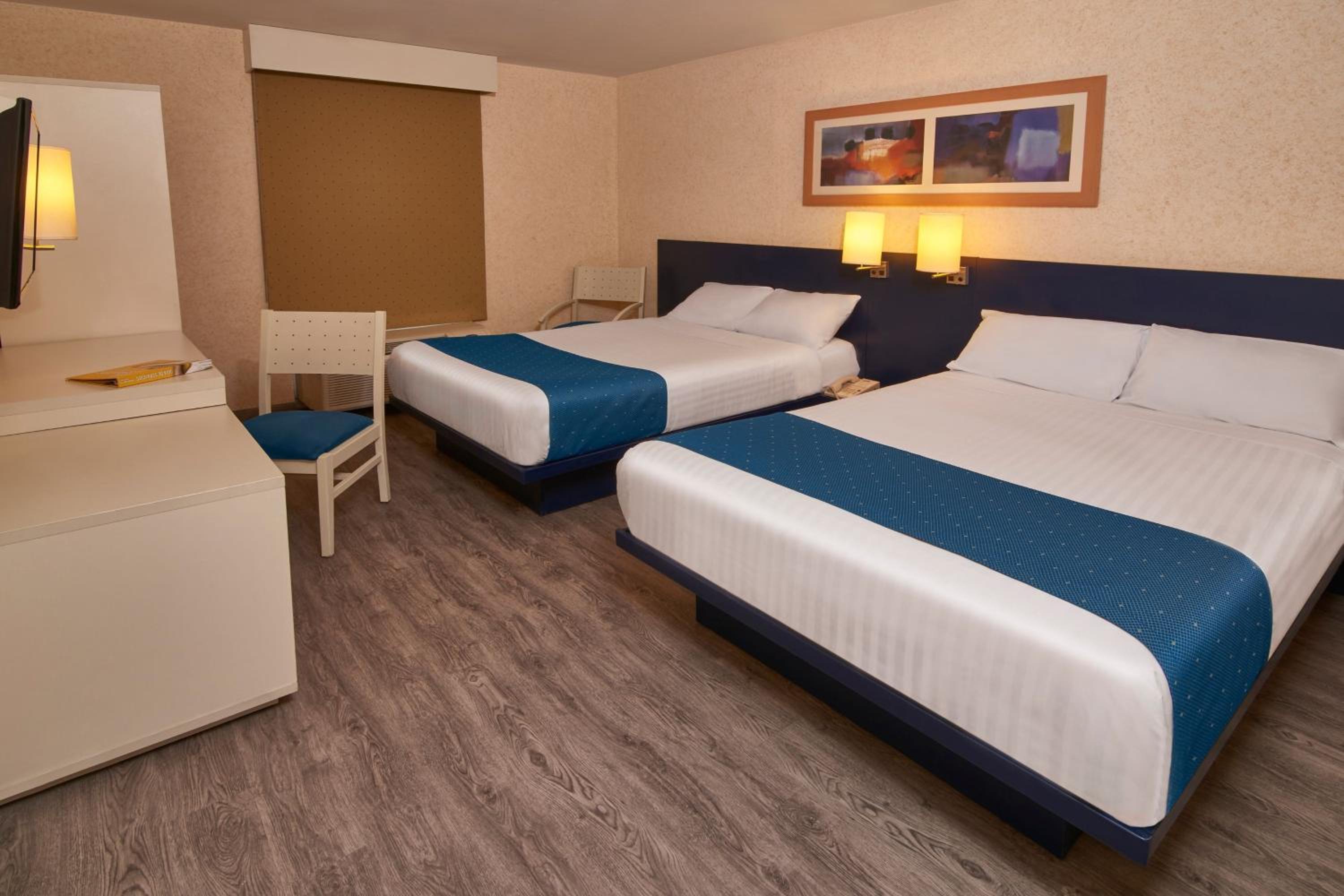 Double Room with Two Double Beds - Photo 4