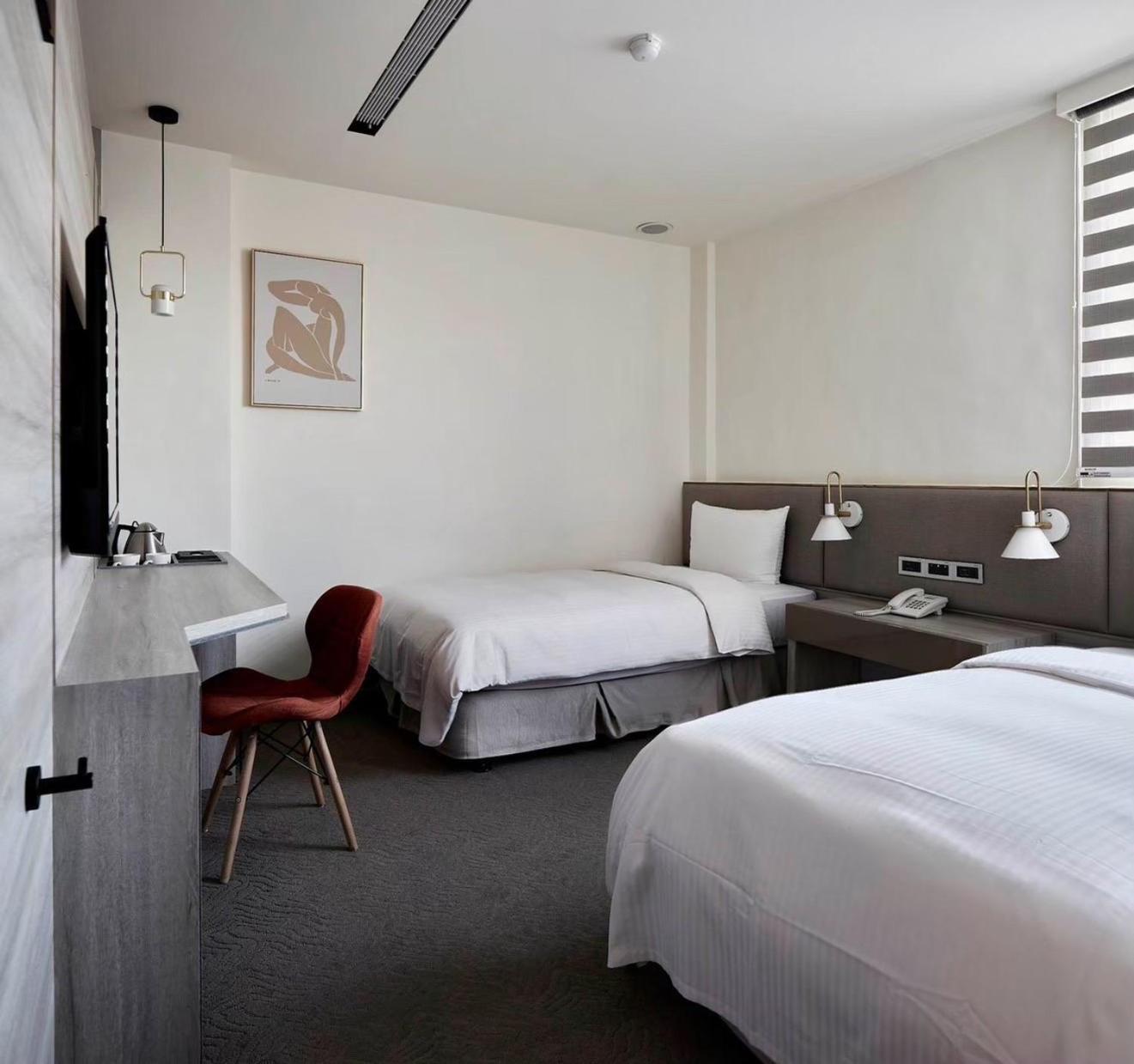 Deluxe Double or Twin Room with City View - Photo 2