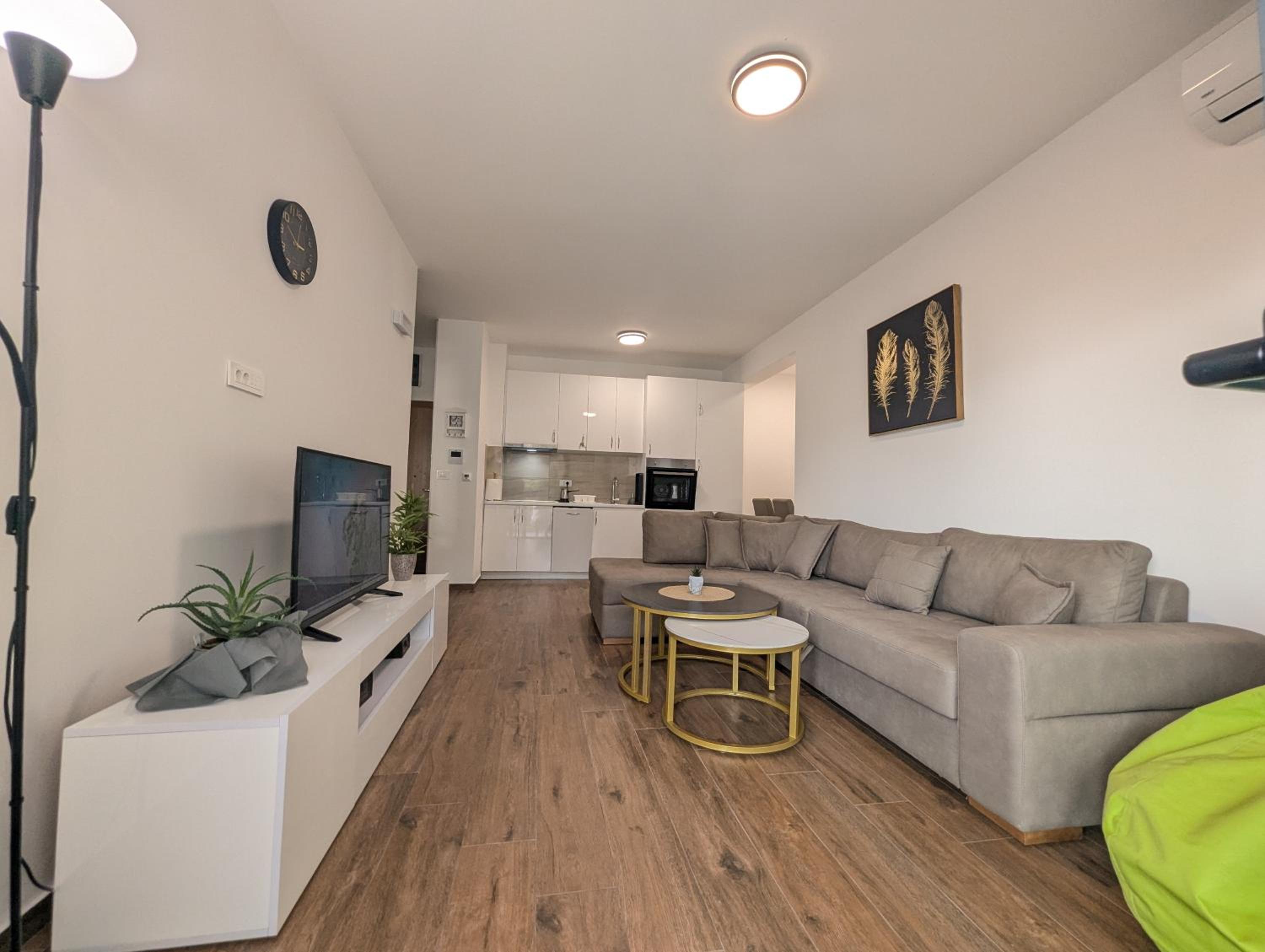 One-Bedroom Apartment photo 2