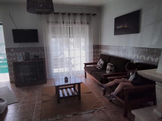 Five-Bedroom House photo 2