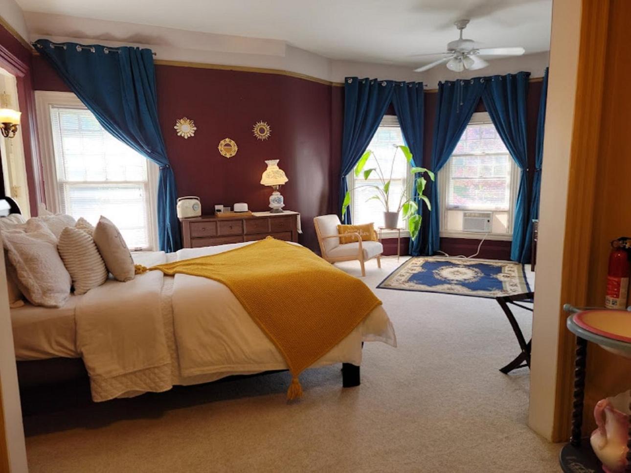 Deluxe Queen Room - Photo 1
