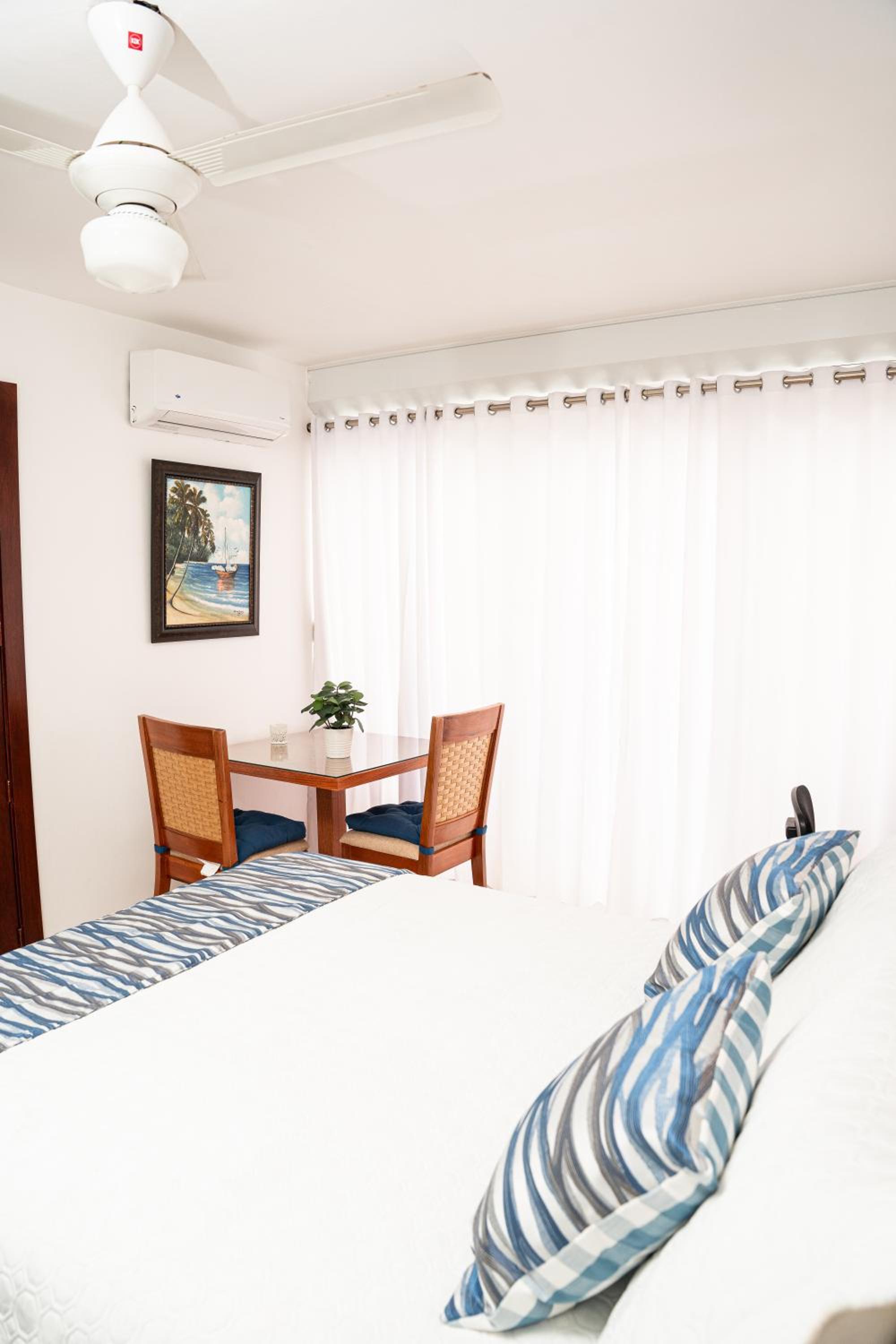 One-Bedroom Apartment photo 2