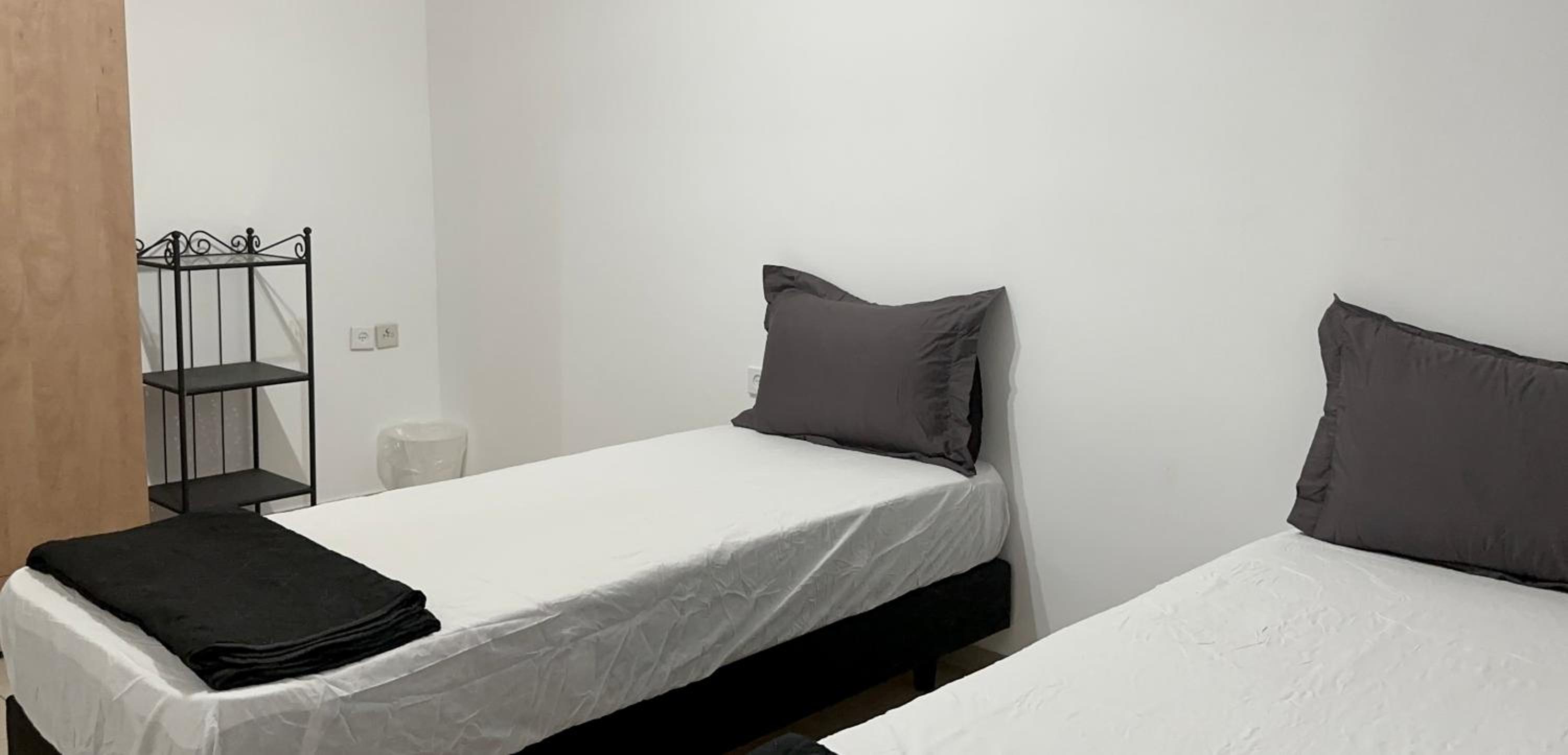 Deluxe Family Suite - Photo 11