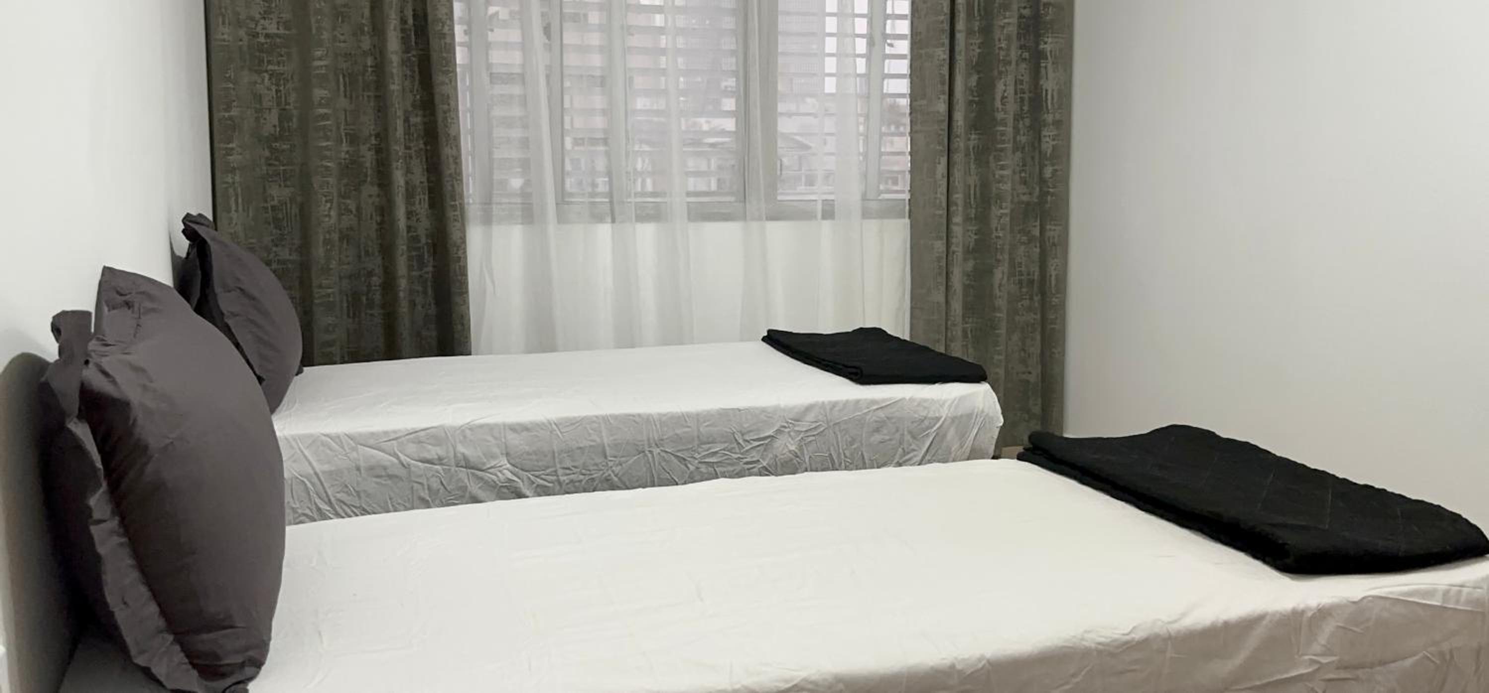 Deluxe Family Suite - Photo 16