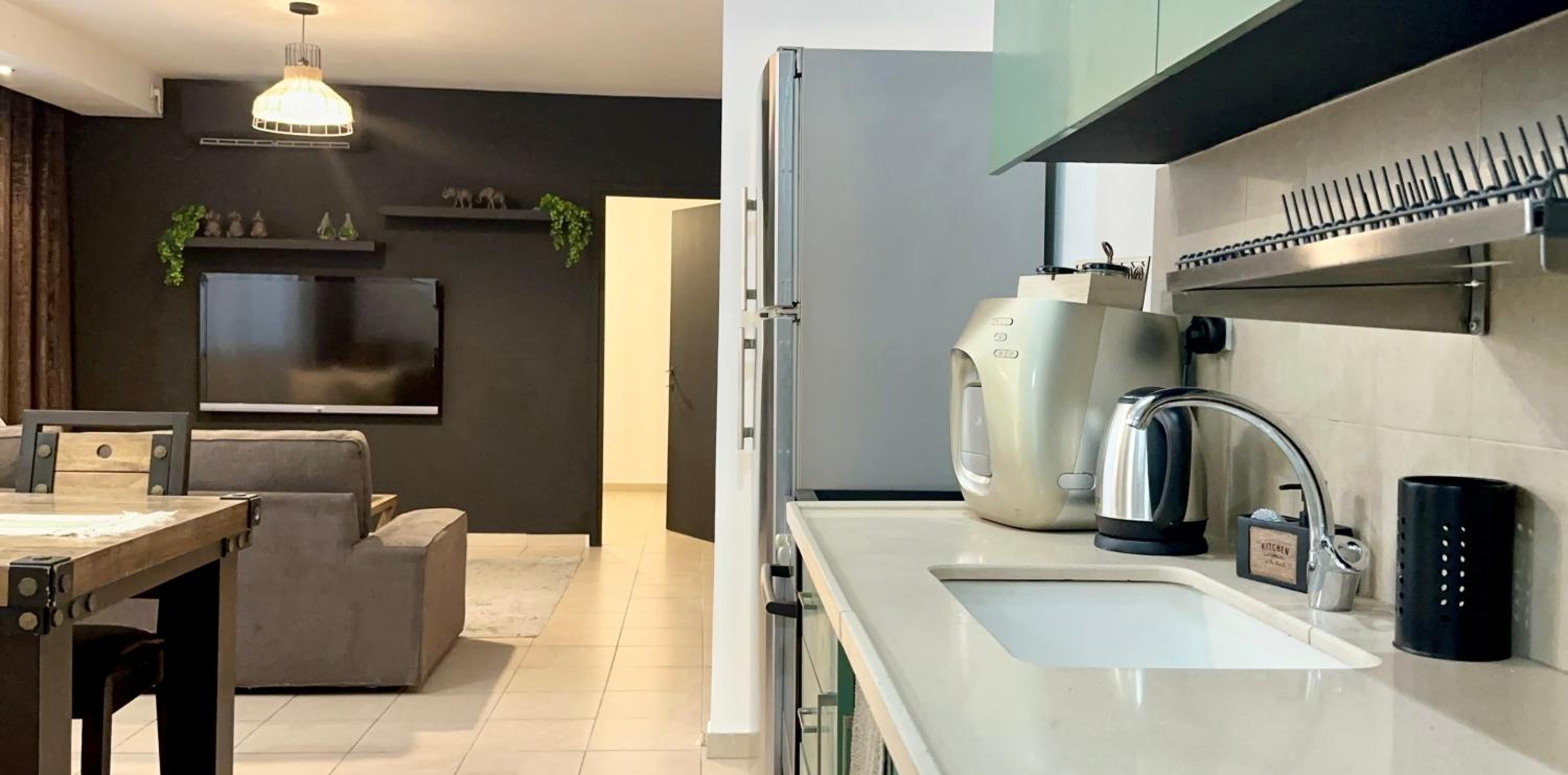 Deluxe Family Suite - Photo 20