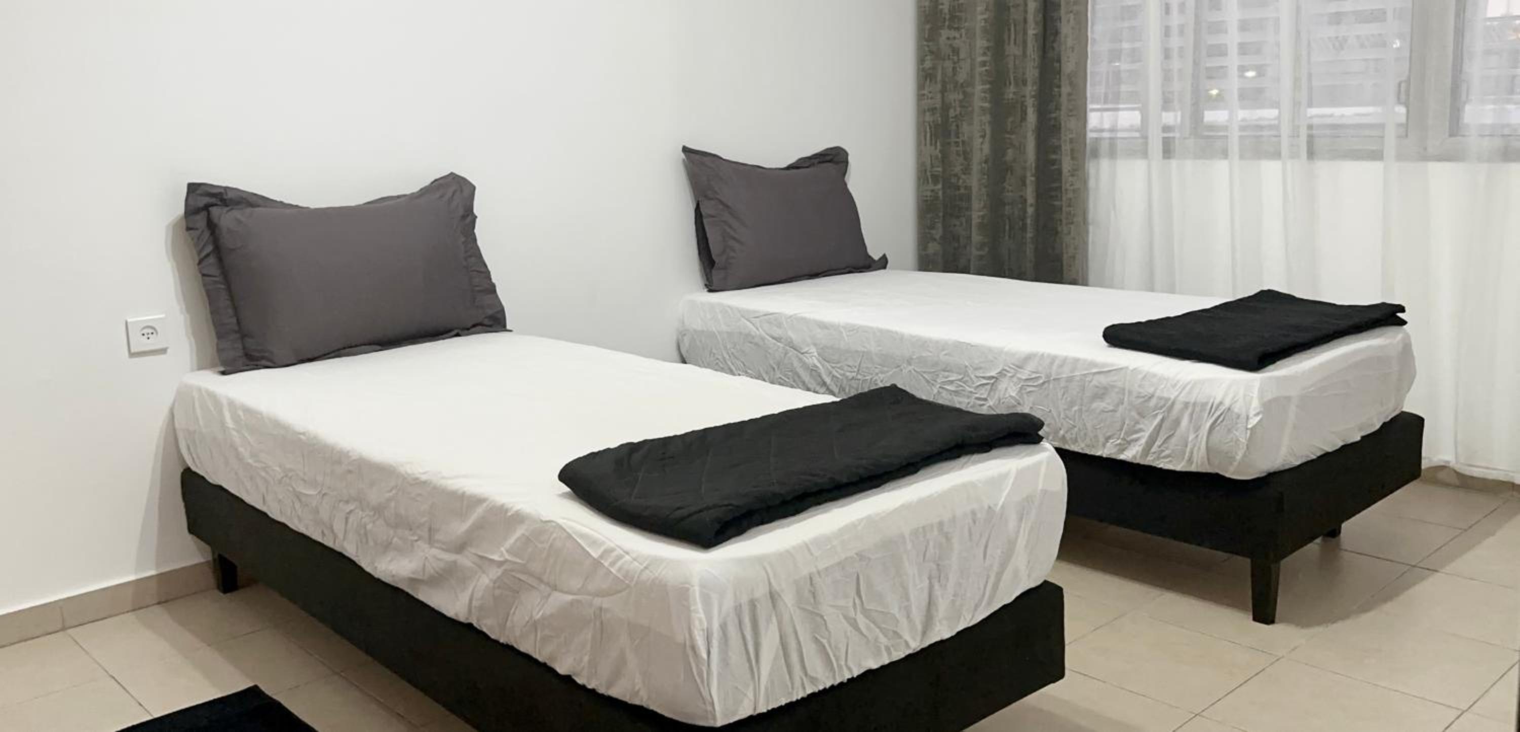 Deluxe Family Suite - Photo 15