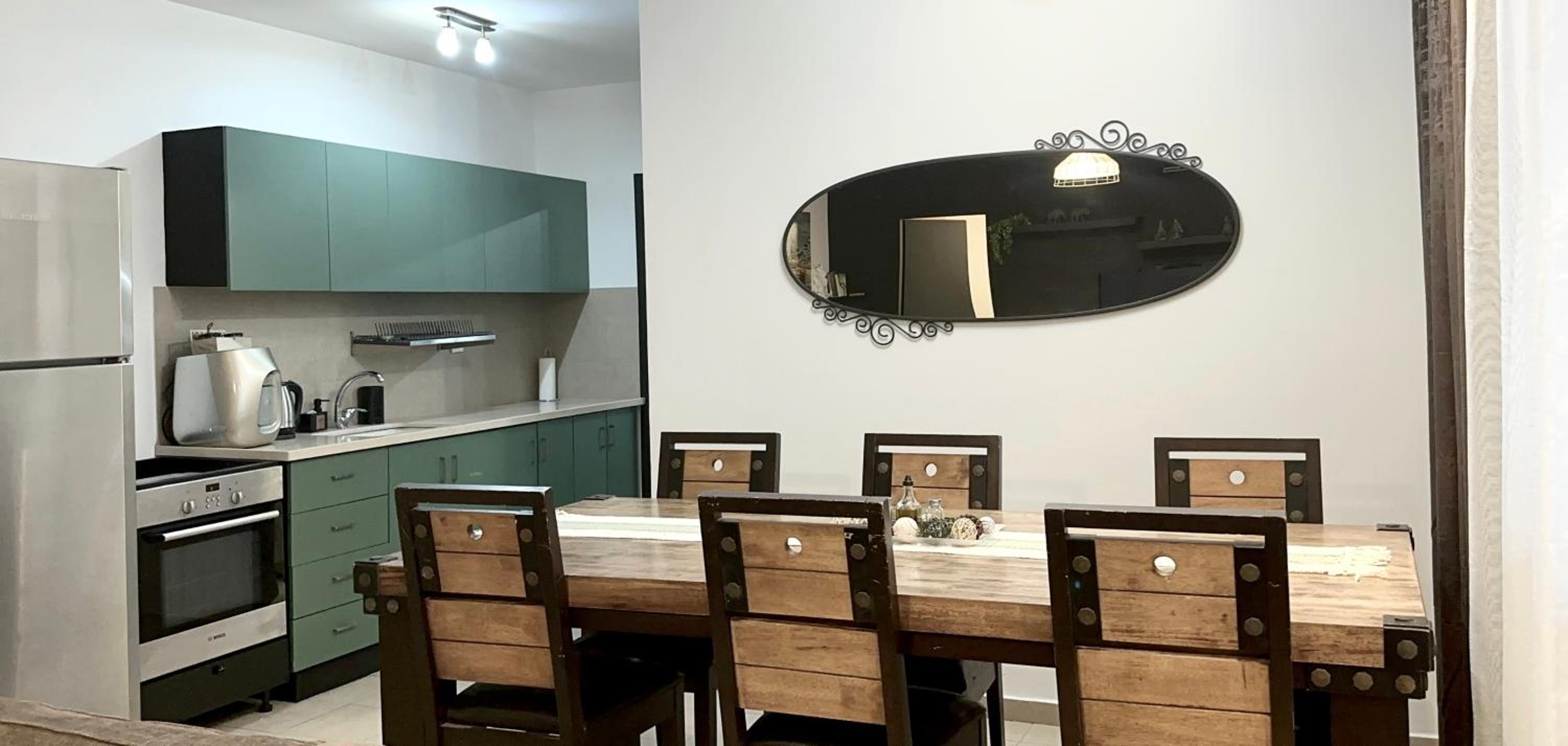 Deluxe Family Suite - Photo 13