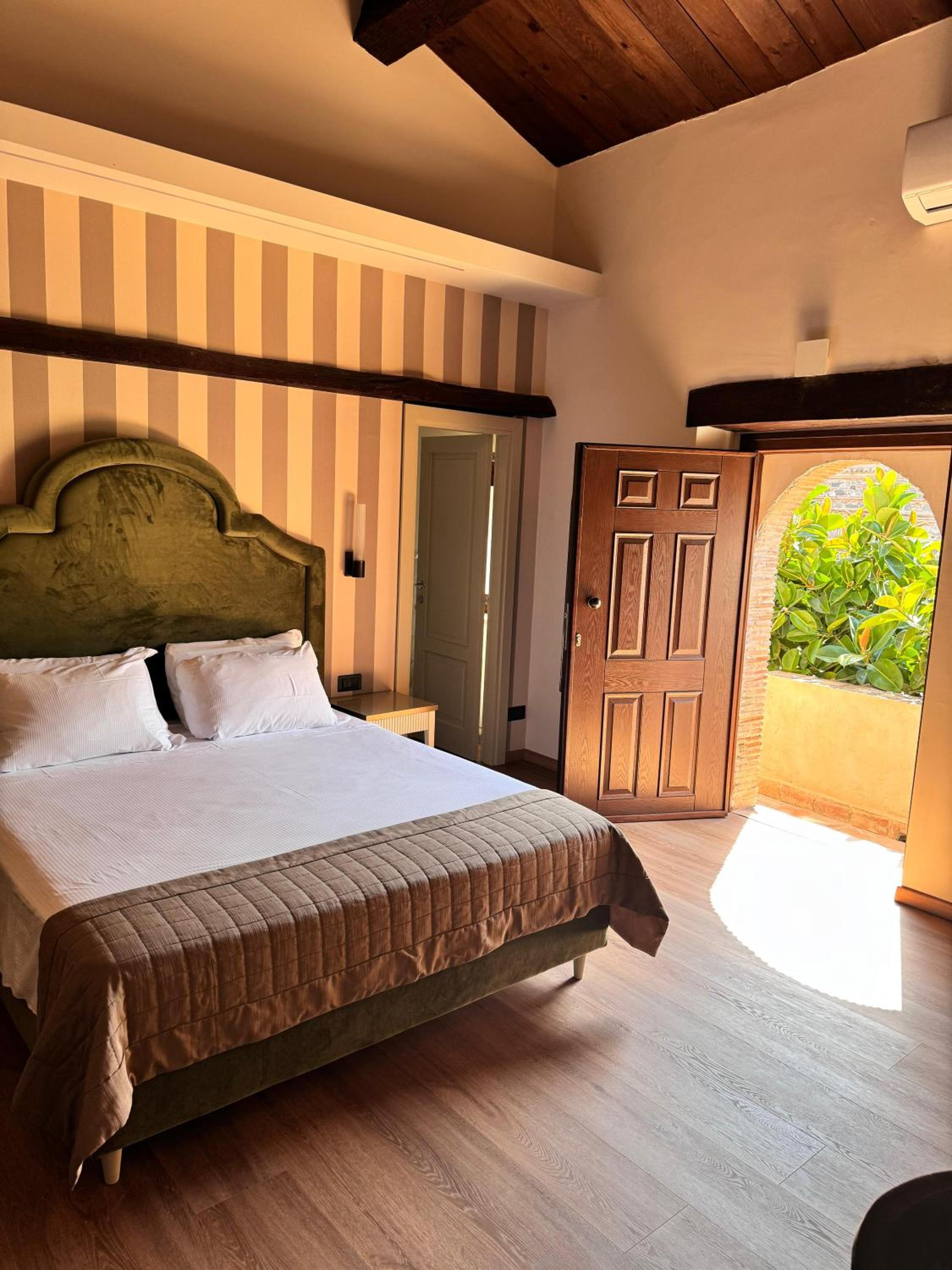 Superior Double Room - Photo 1