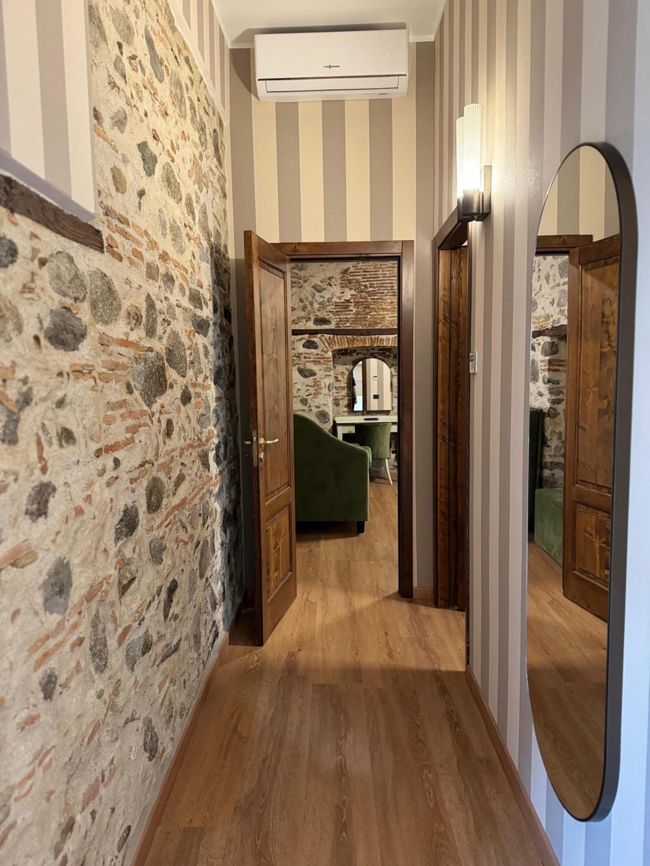 Family Suite with Balcony - Photo 6