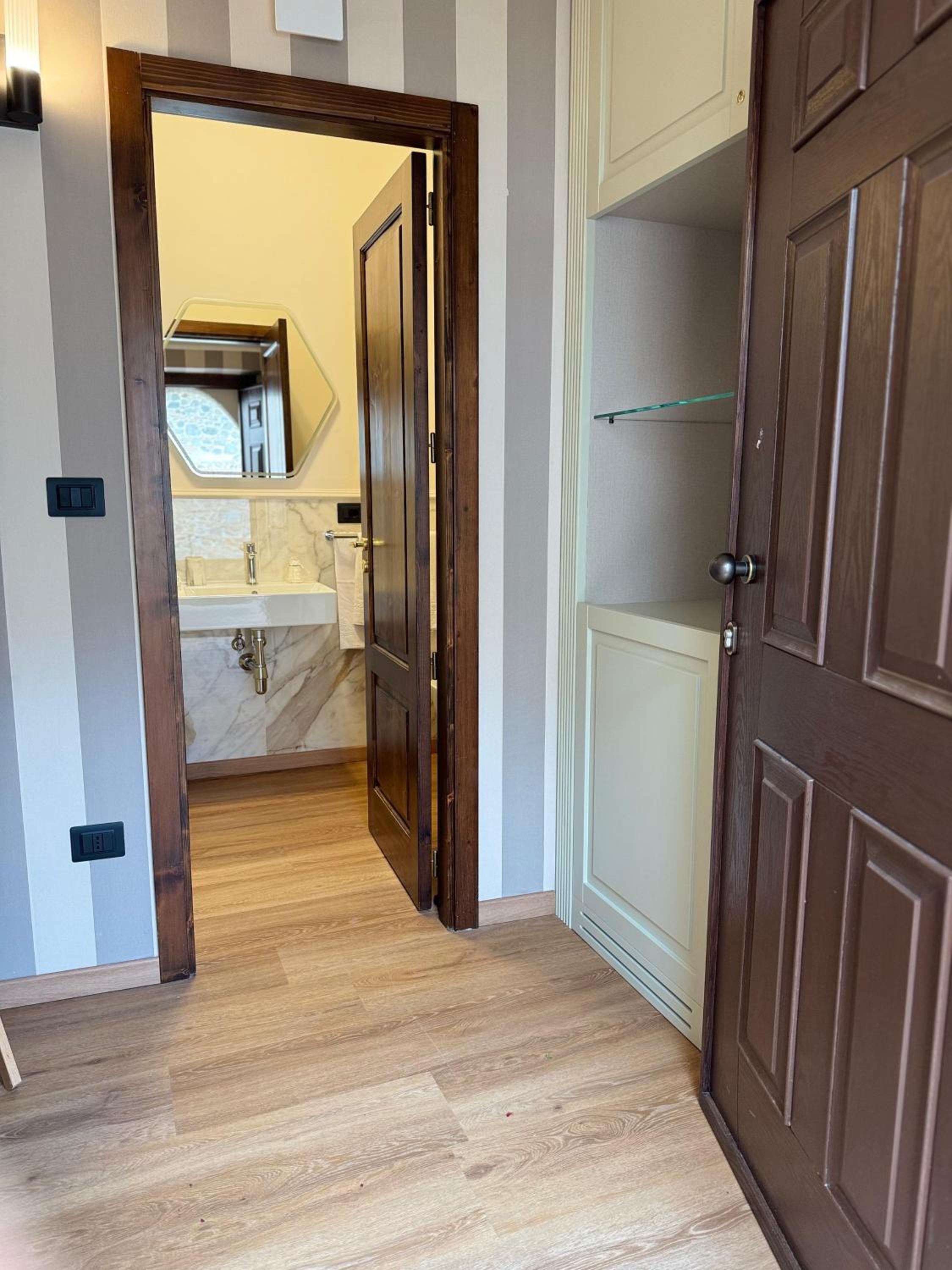 Family Suite with Balcony - Photo 3