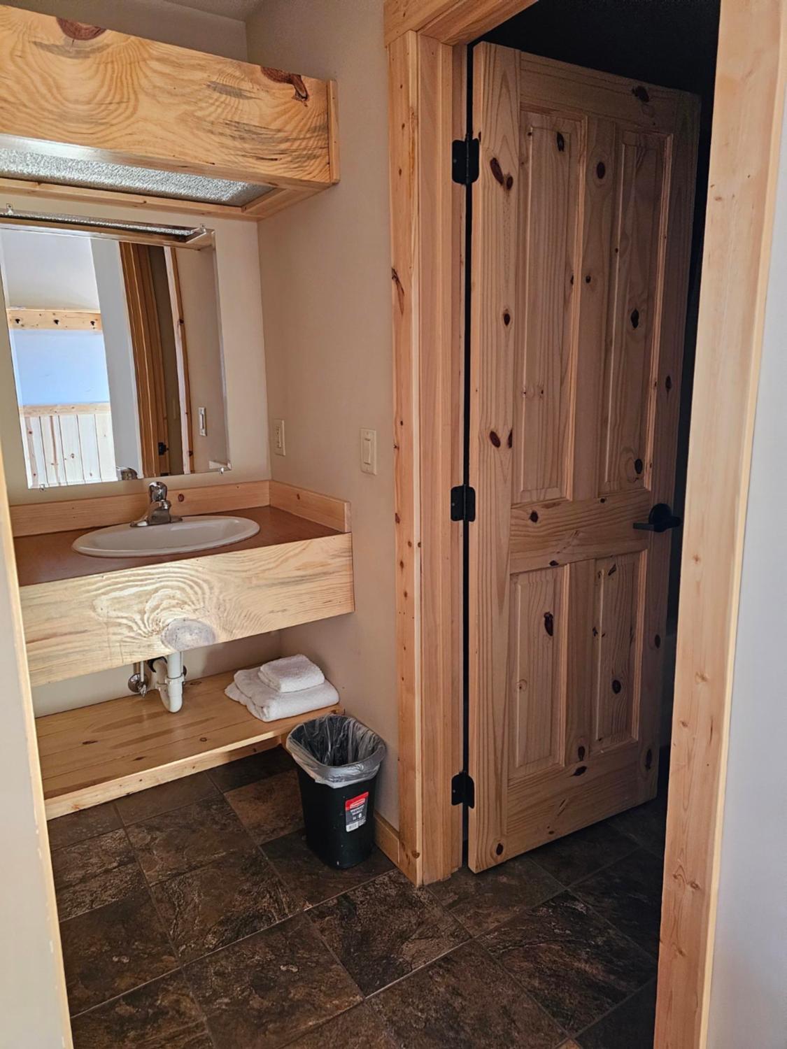River Front Queen Suite photo 3