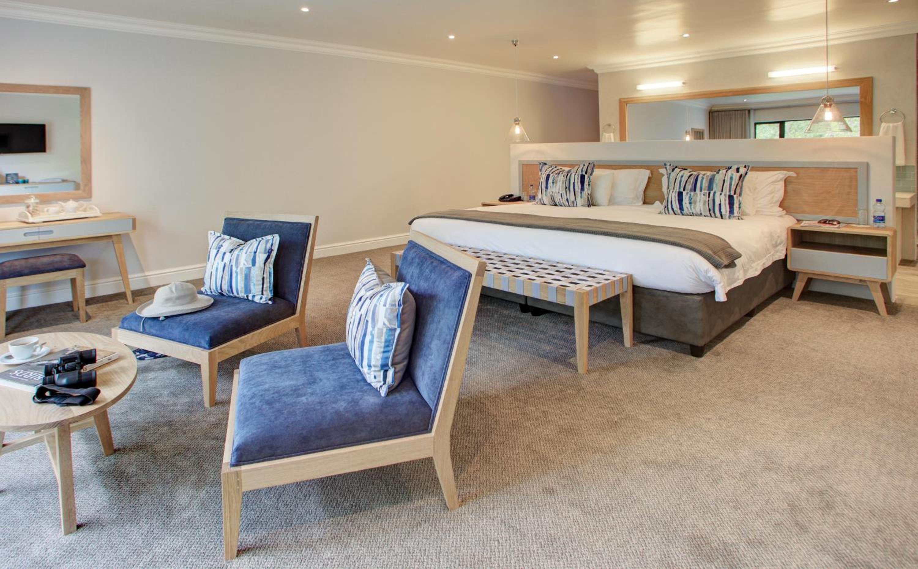 Superior Double or Twin Suite with Balcony - Photo 16
