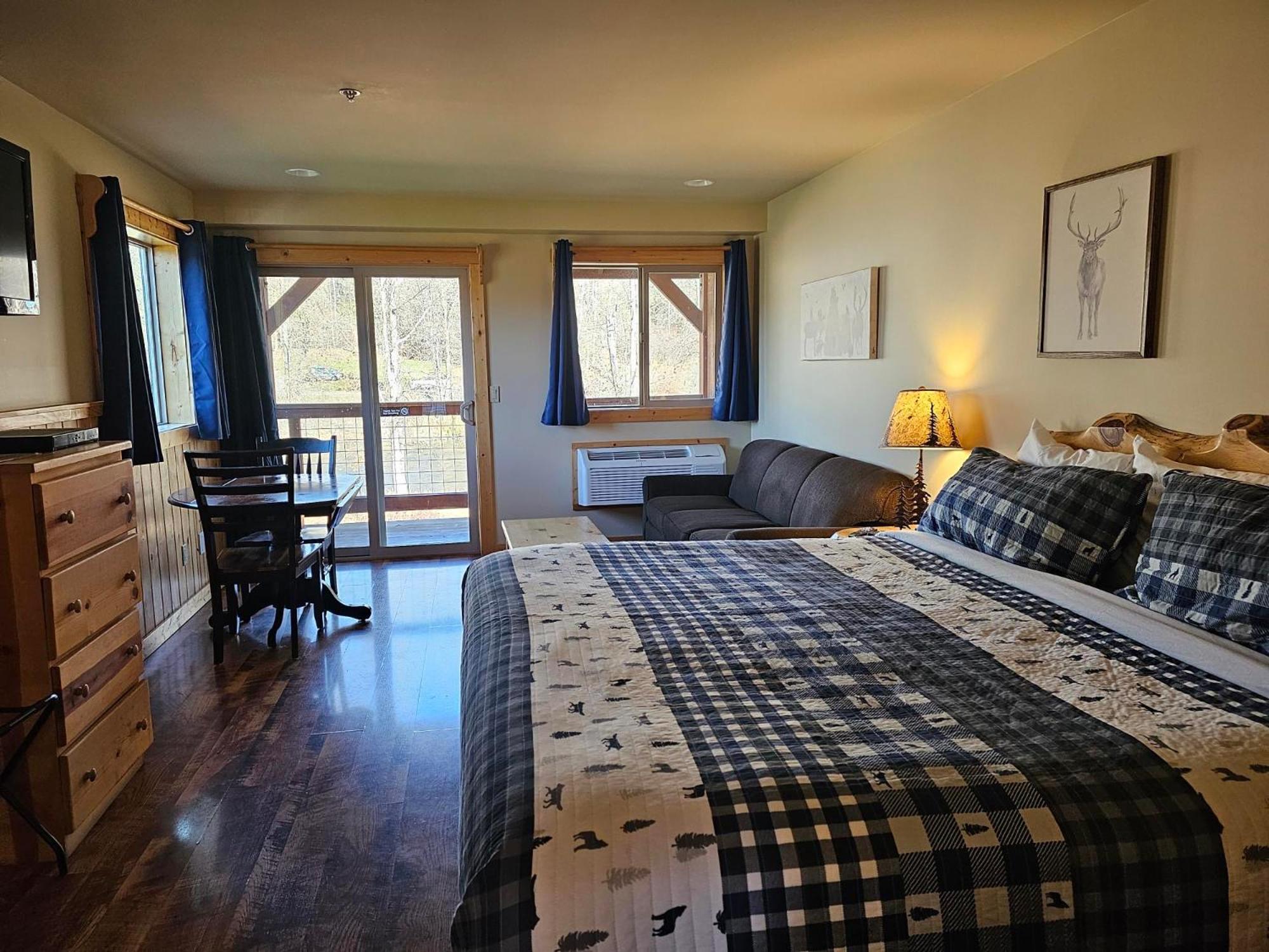 River Front King Suite photo 1