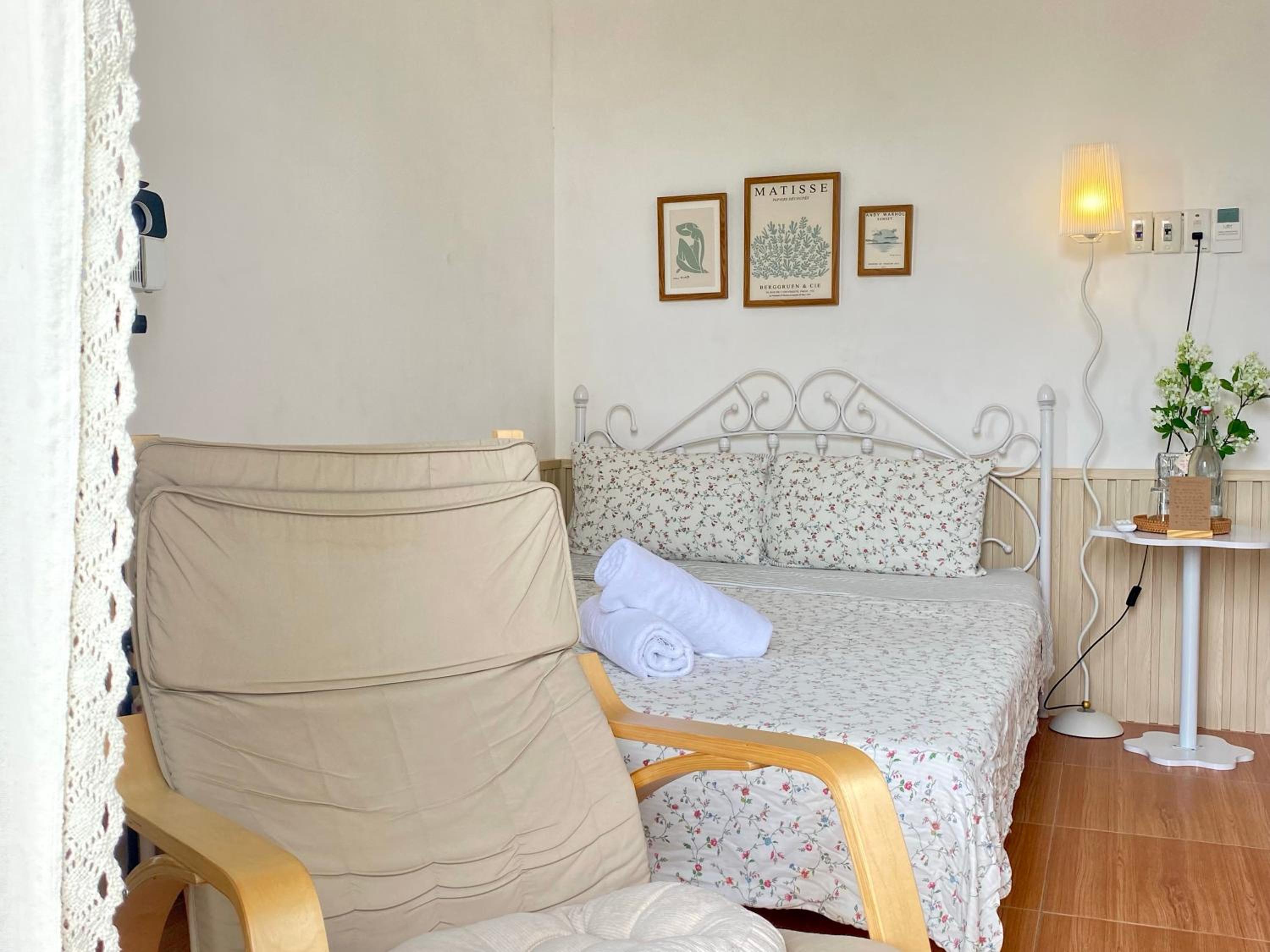 Double Room with Balcony - Photo 6