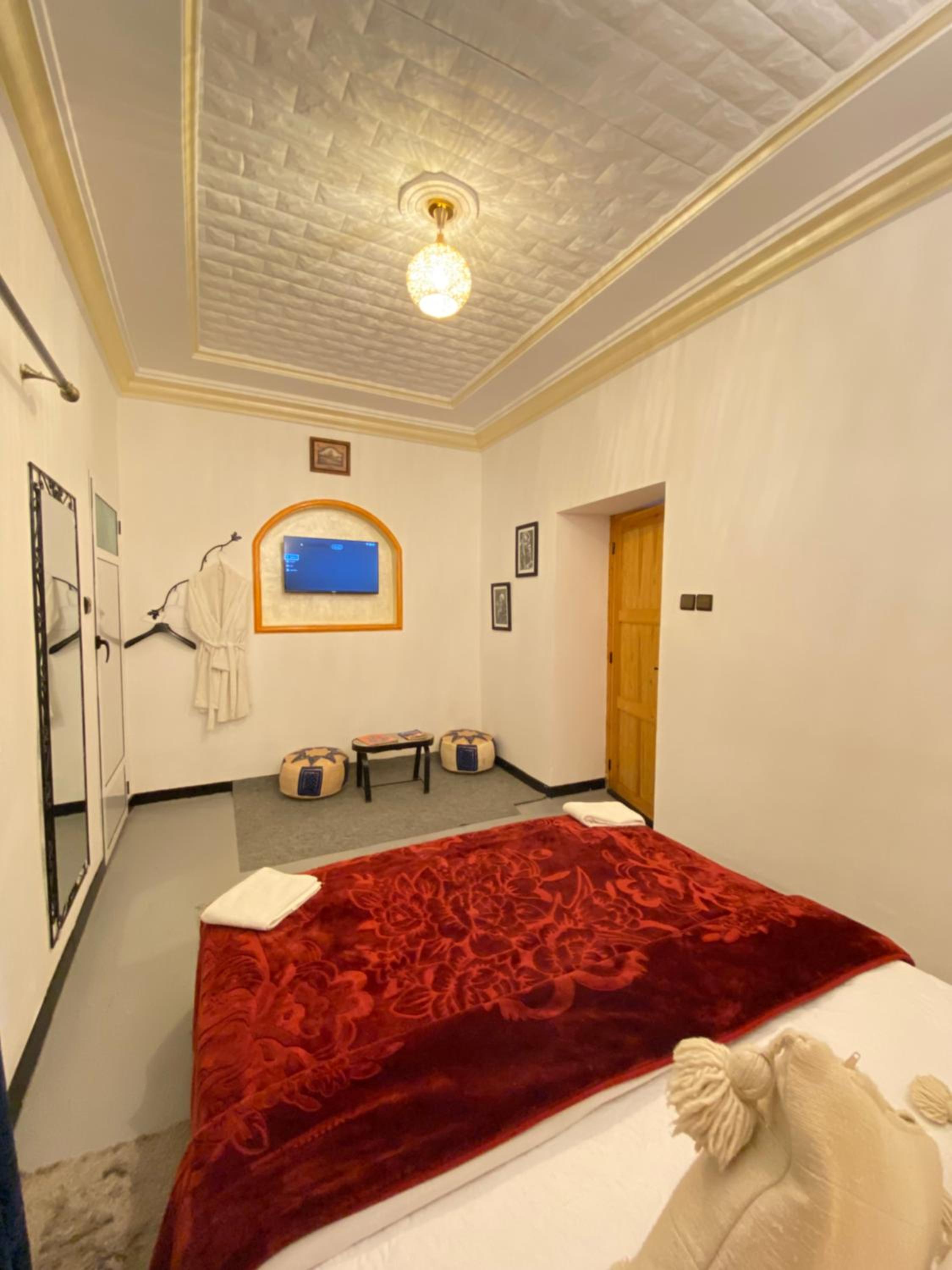 Double Room with Private Bathroom - Photo 2