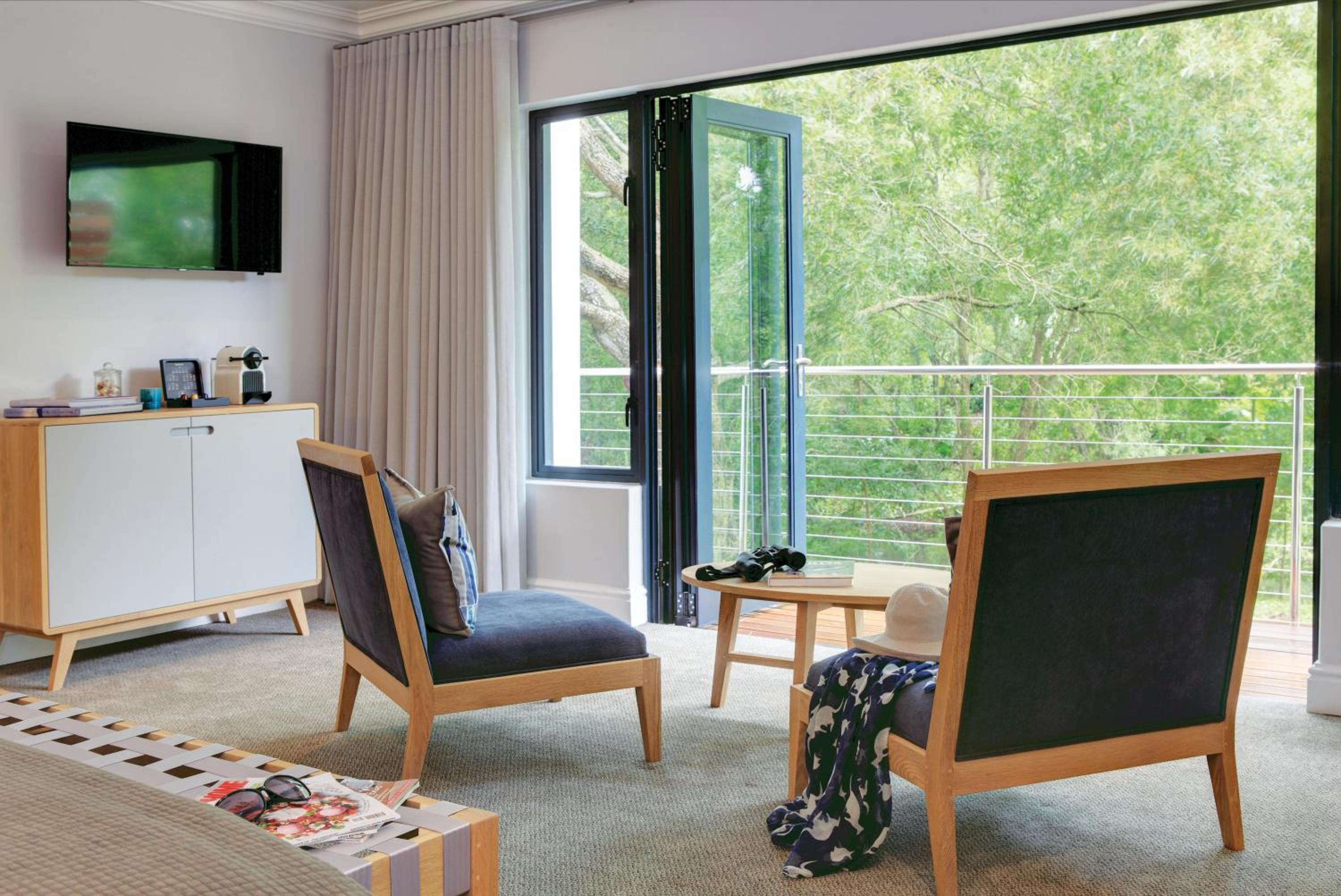 Superior Double or Twin Suite with Balcony - Photo 17