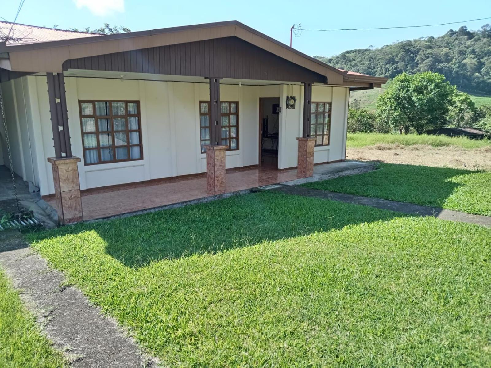 Three-Bedroom House photo 3