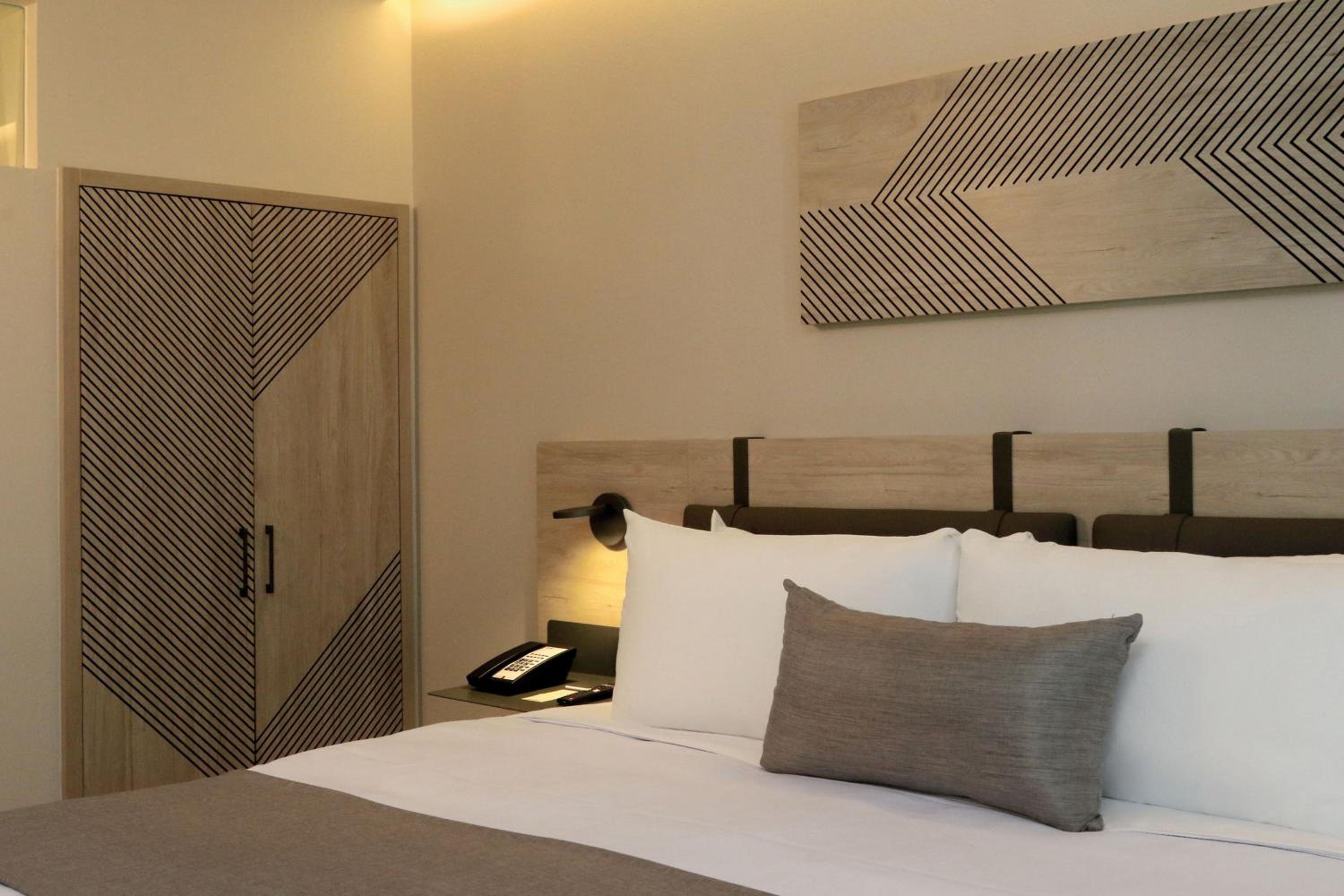 Standard King Room - Photo 1