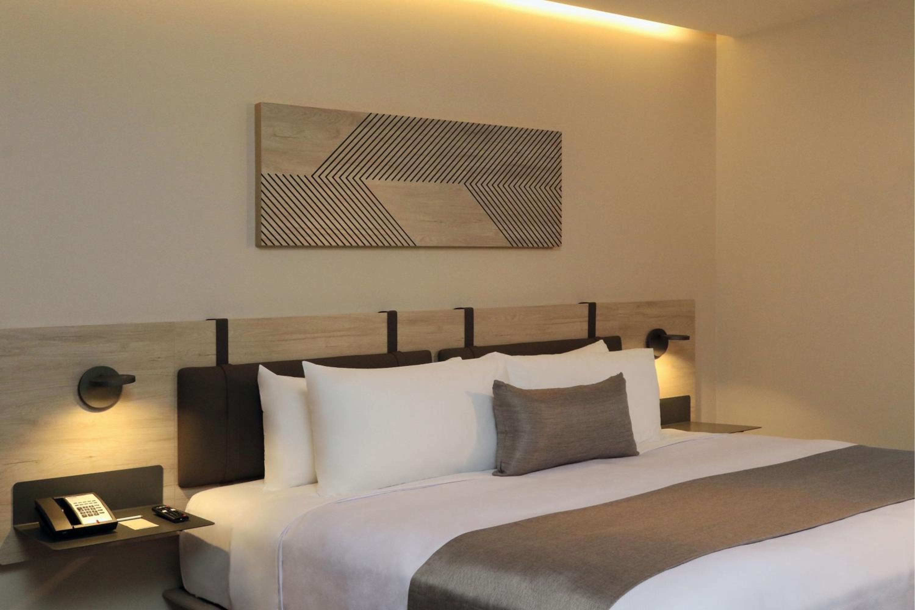 Standard King Room - Photo 6