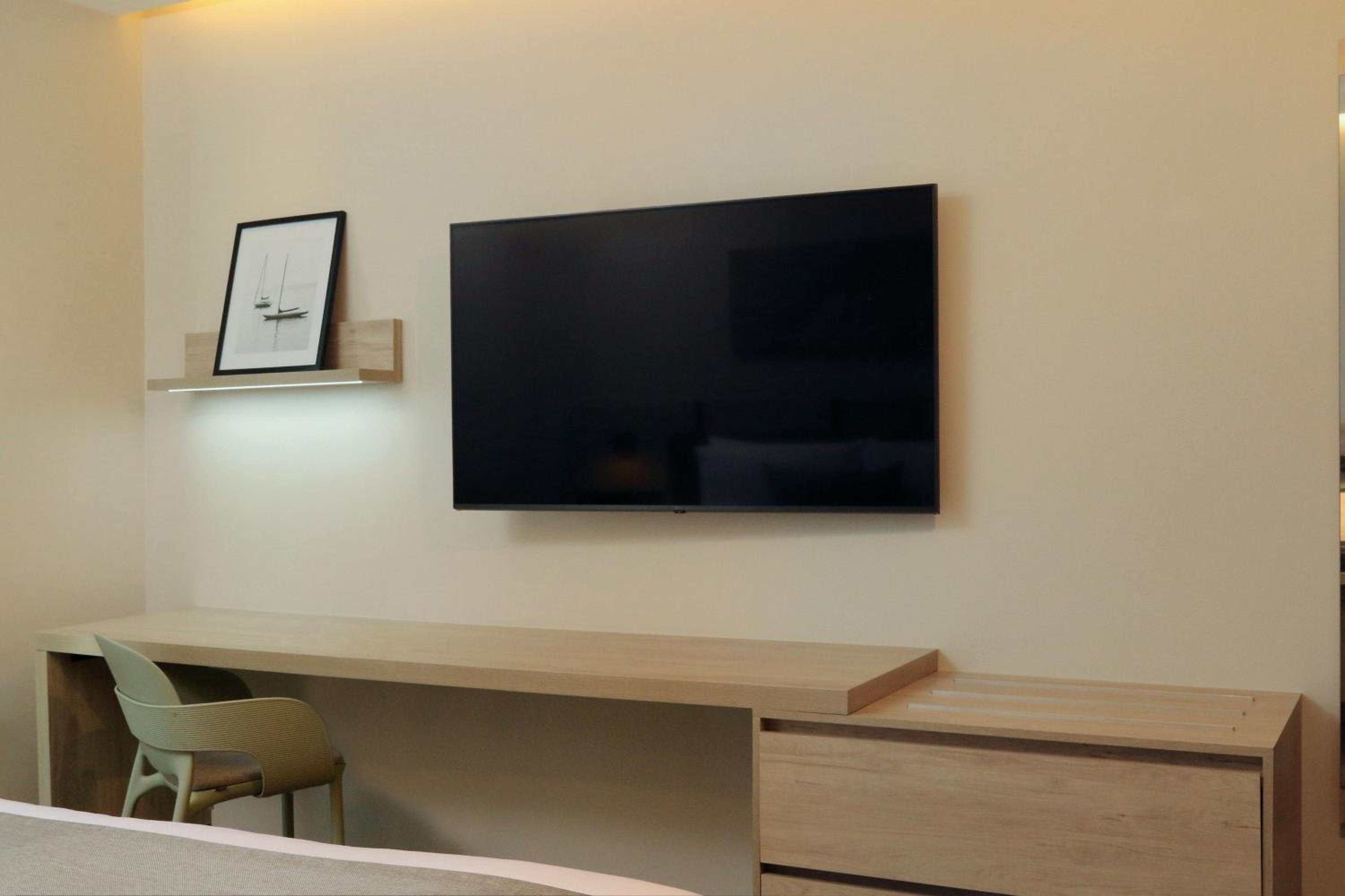Standard King Room - Photo 5