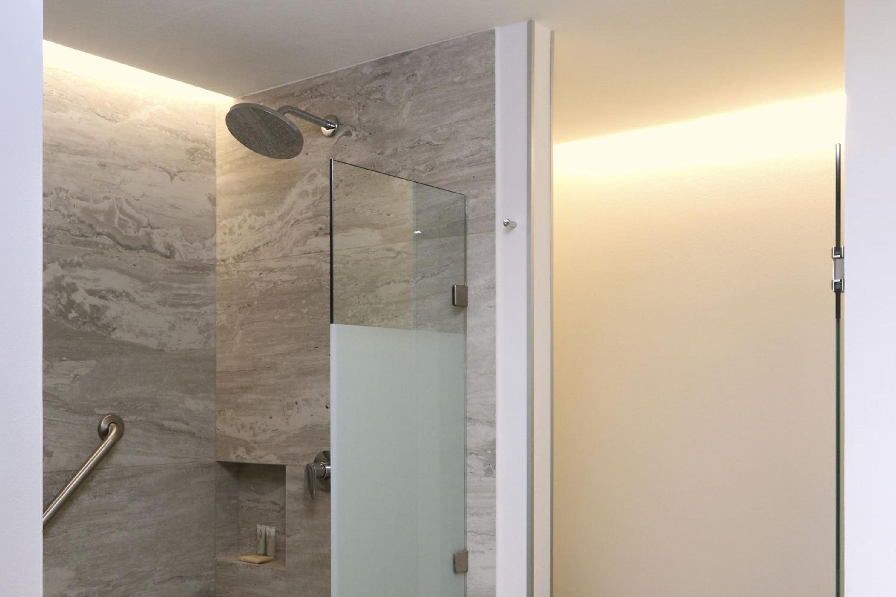 Standard King Room - Photo 2
