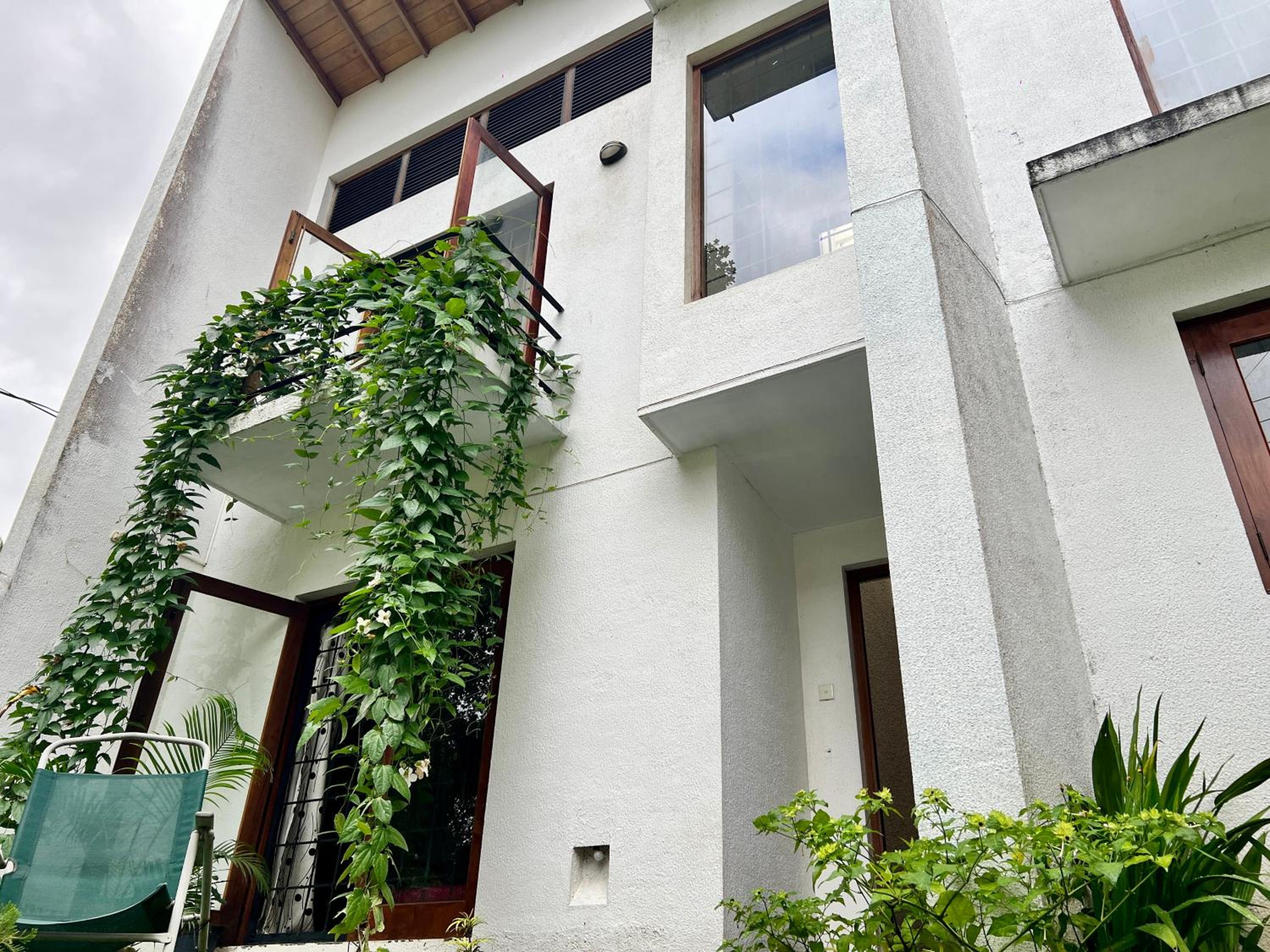 Family Room With Balcony photo 3