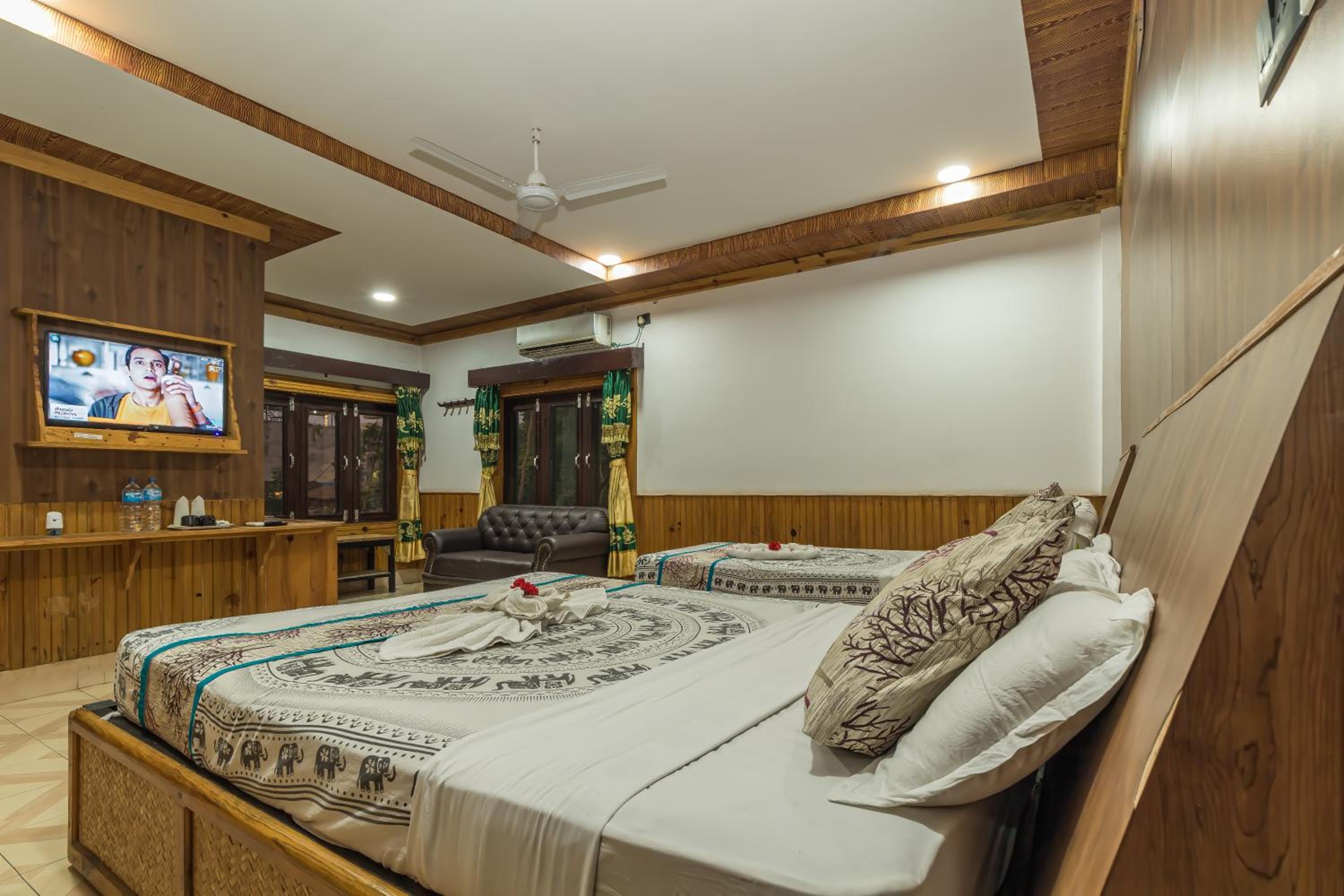 Deluxe Family Room - Photo 15