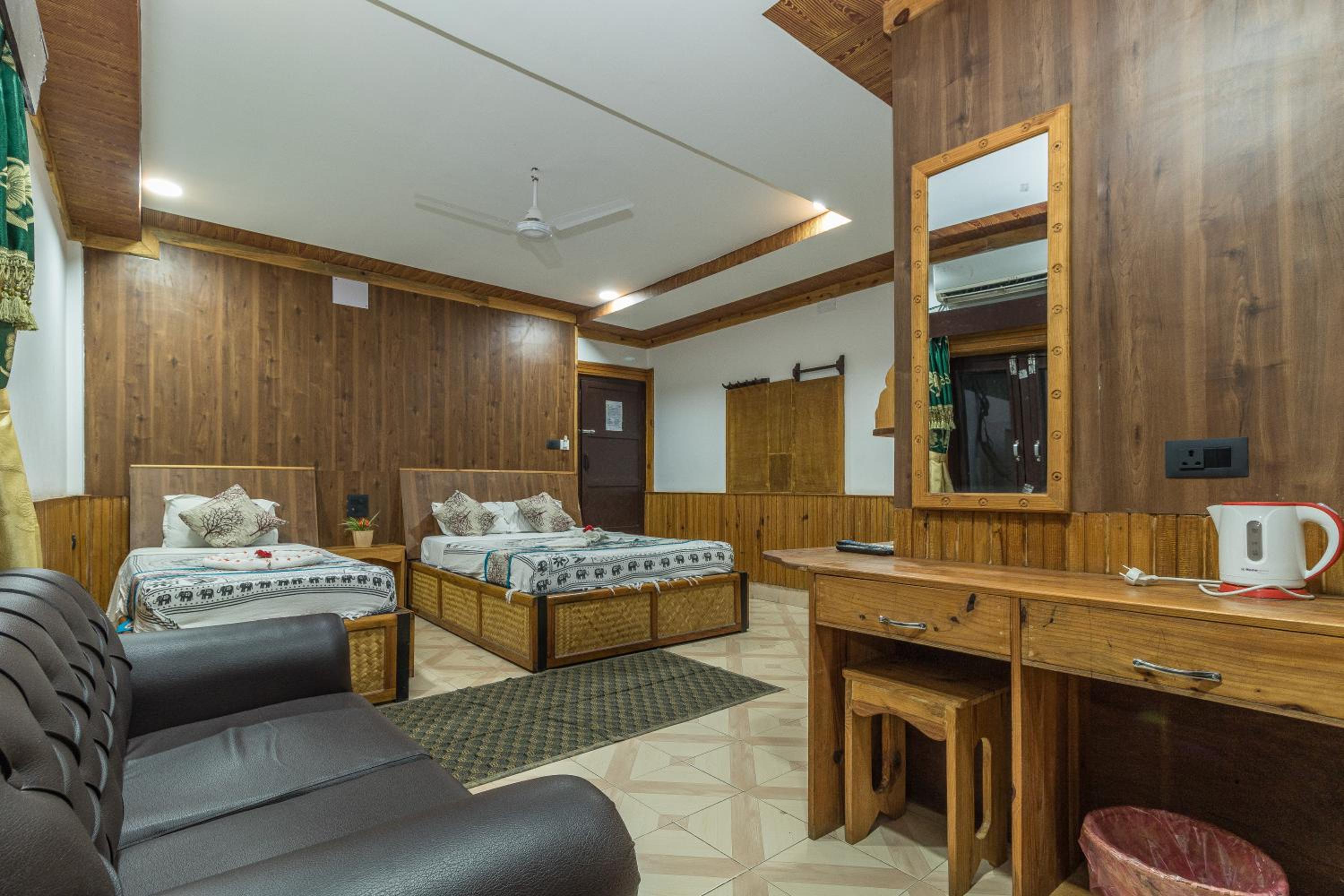 Deluxe Family Room - Photo 21