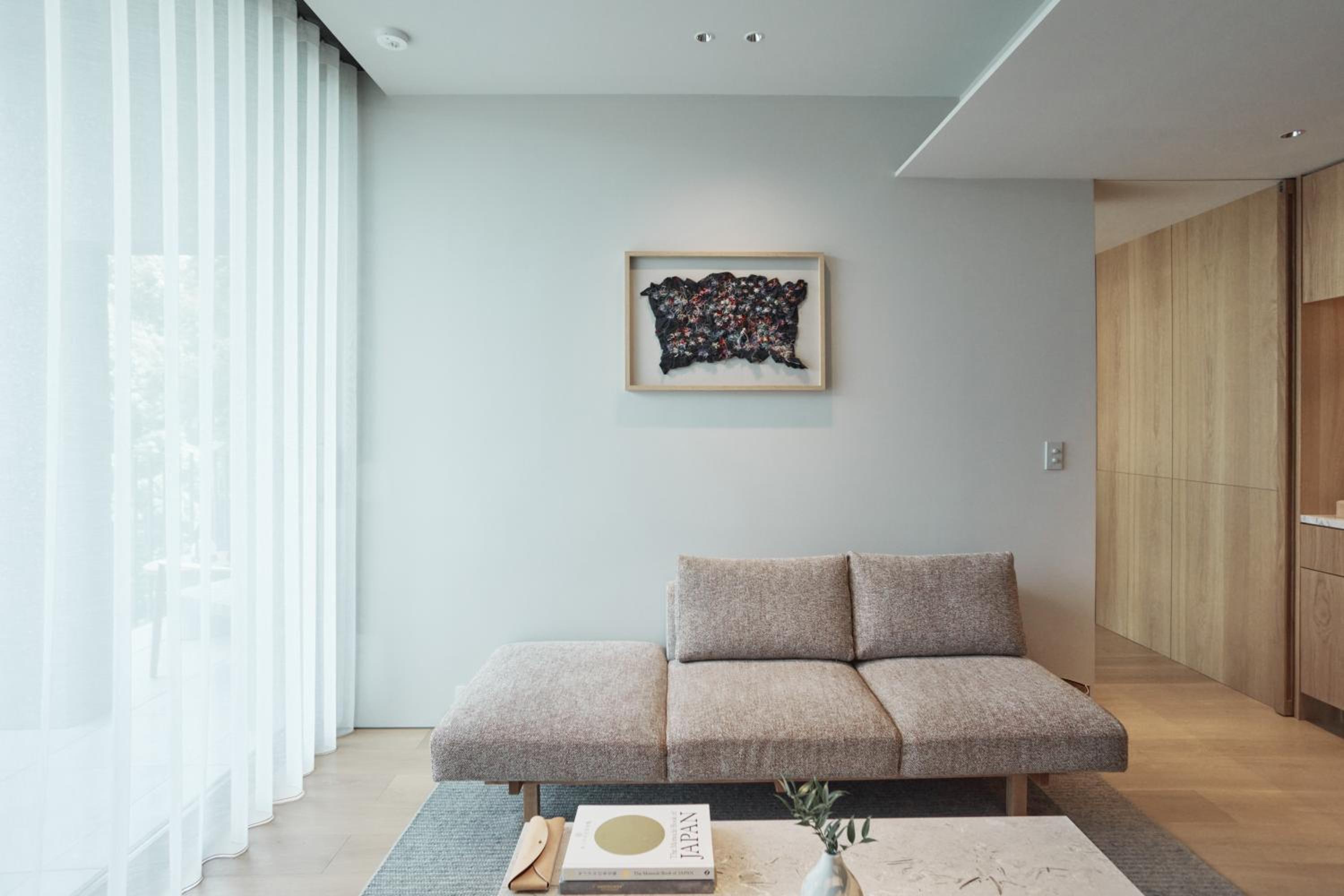 Suite with Balcony and Park View photo 2