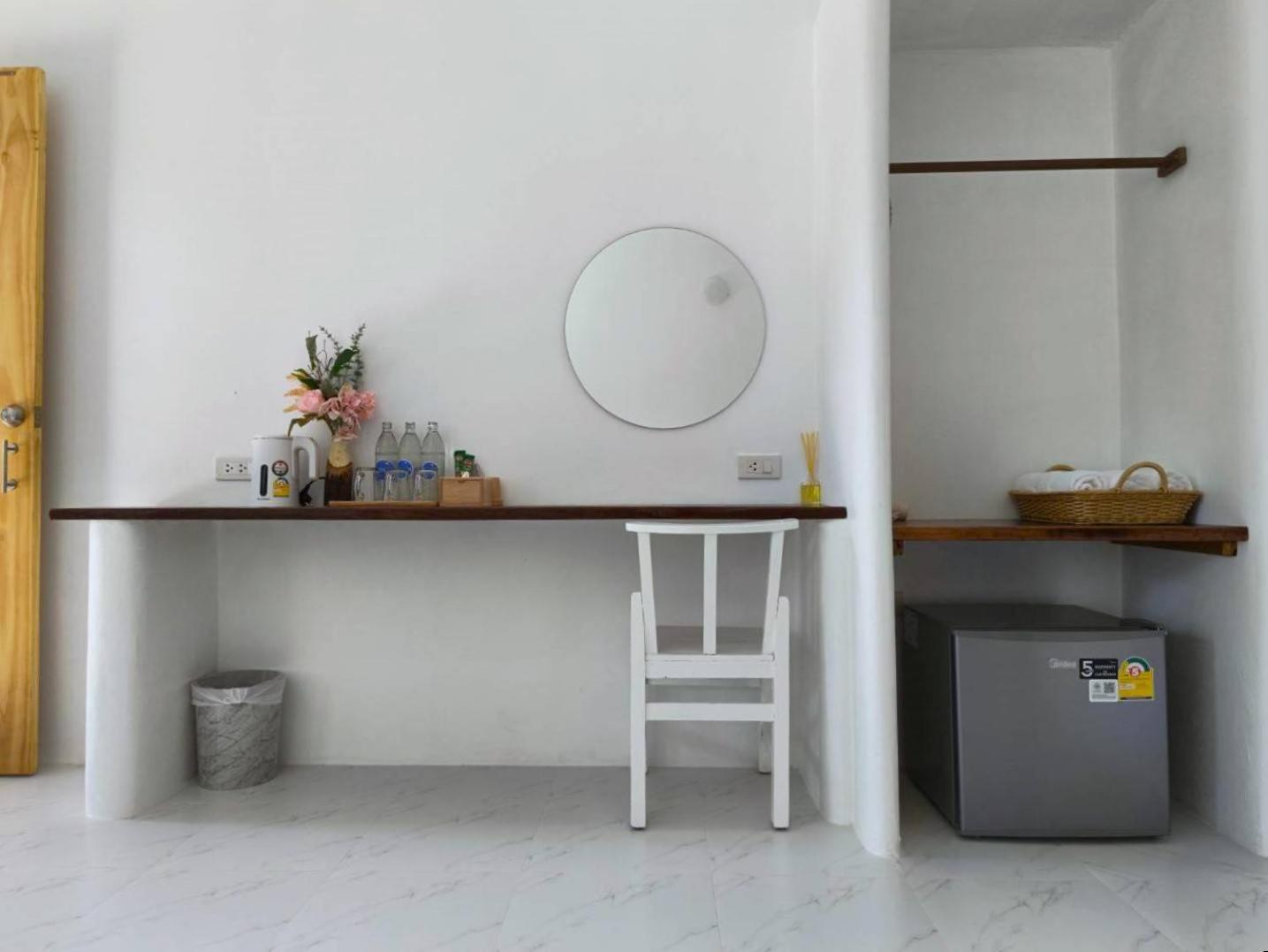 Quarto triplo com vista para o jardim