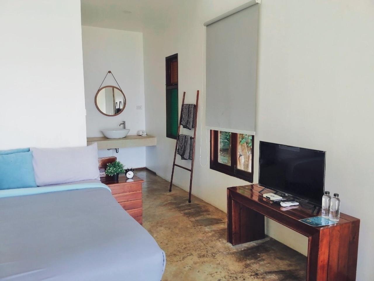 Deluxe Double Room with Sea View - Photo 1