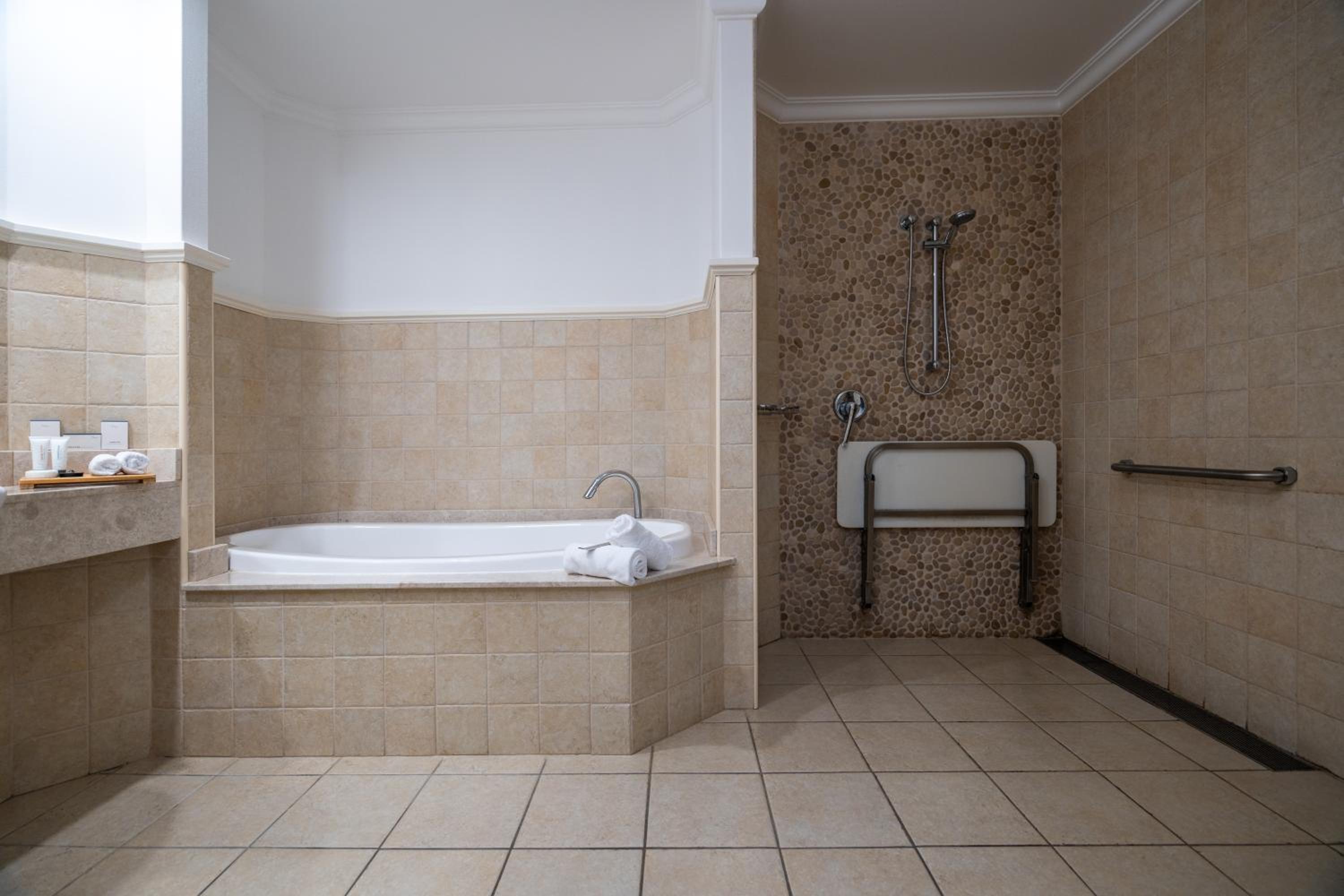 Studio - Disability Access - Photo 2