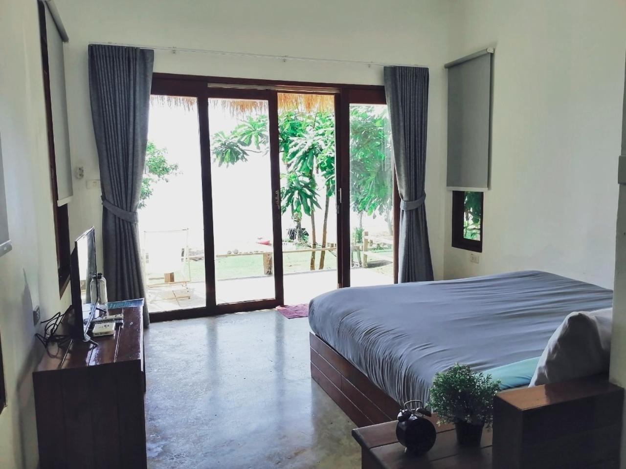 Deluxe Double Room with Sea View - Photo 3